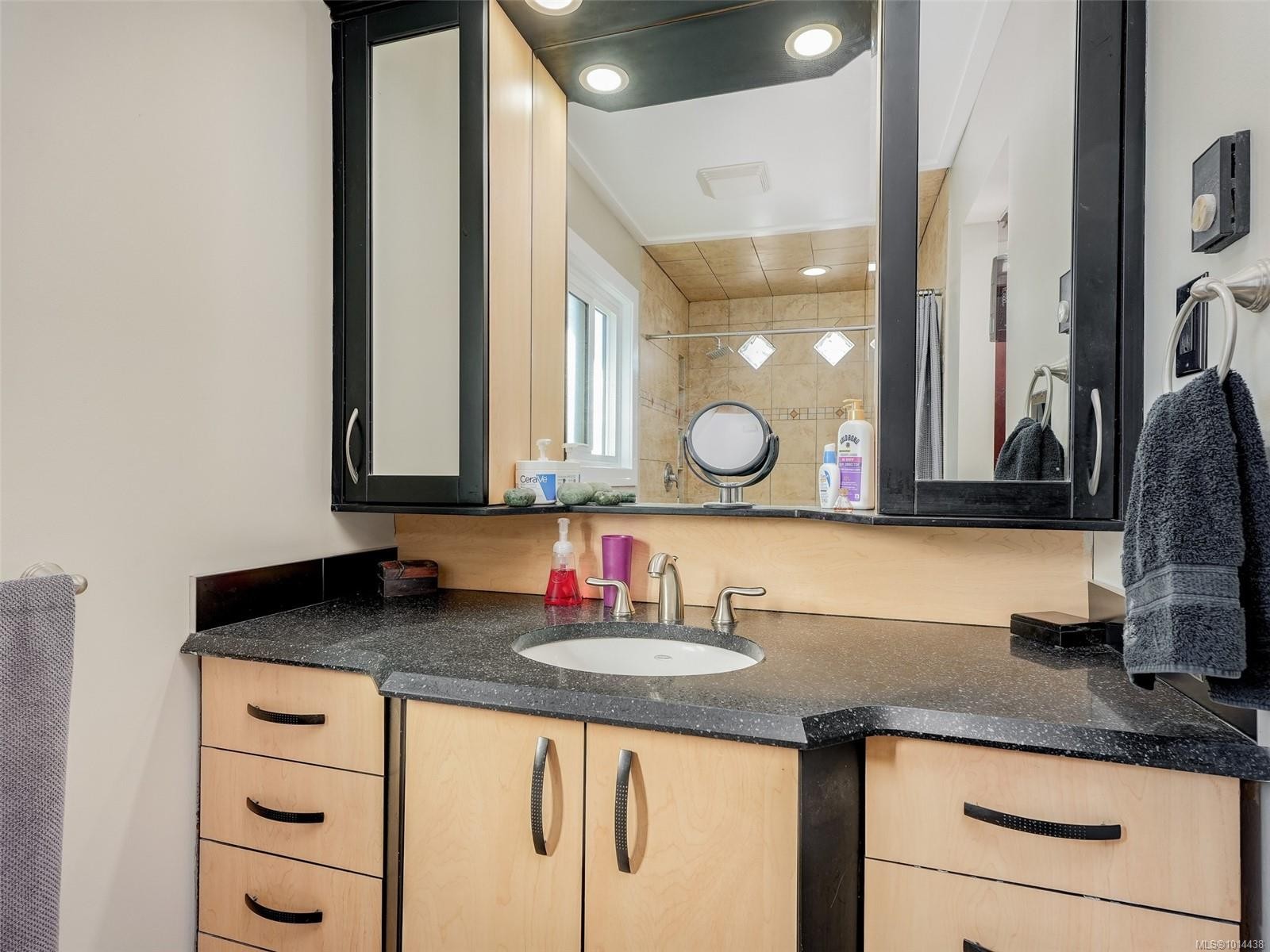 727 Paskin Way, Saanich, BC