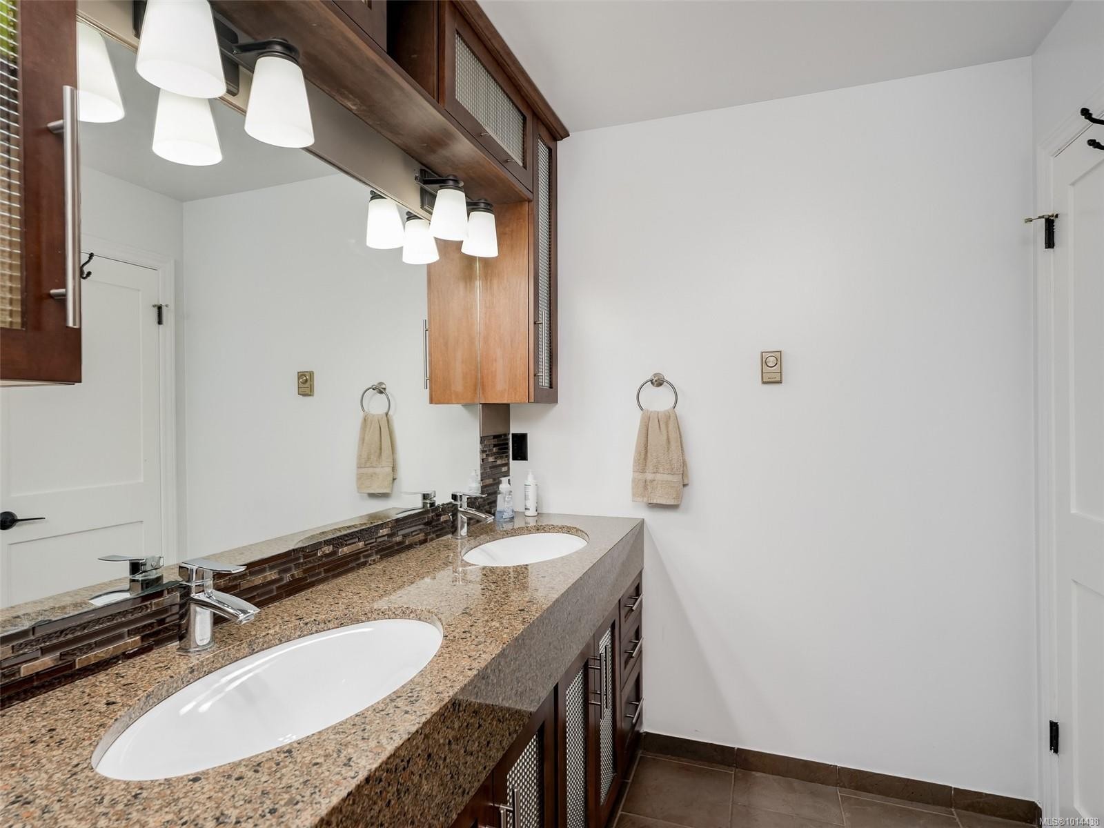 727 Paskin Way, Saanich, BC