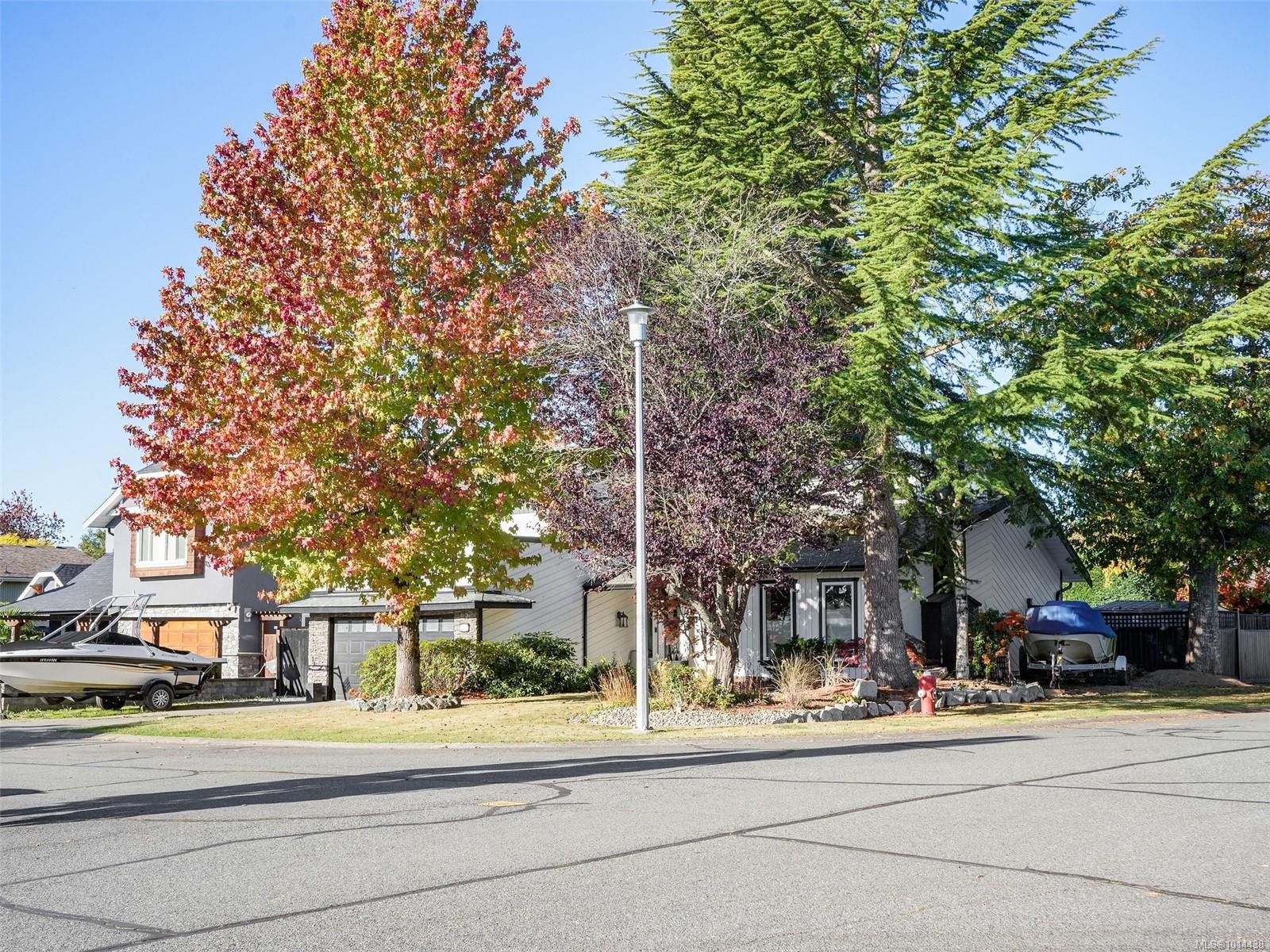 727 Paskin Way, Saanich, BC