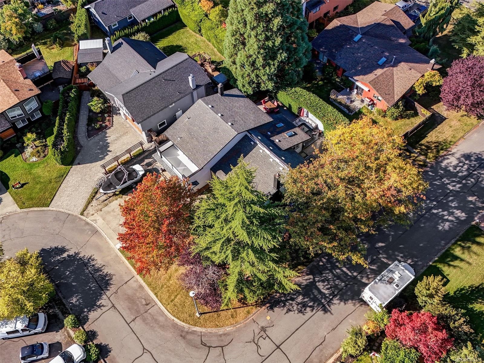 727 Paskin Way, Saanich, BC