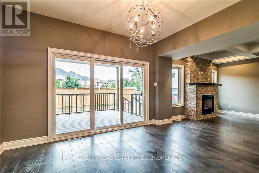Sliding doors out to covered back deck - 6168 Curlin Crescent, Niagara Falls (Forestview), ON - Indoor With Fireplace