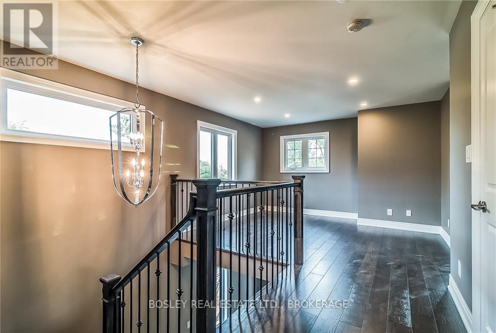 Wrought iron spindles - 6168 Curlin Crescent, Niagara Falls (Forestview), ON - Indoor Photo Showing Other Room