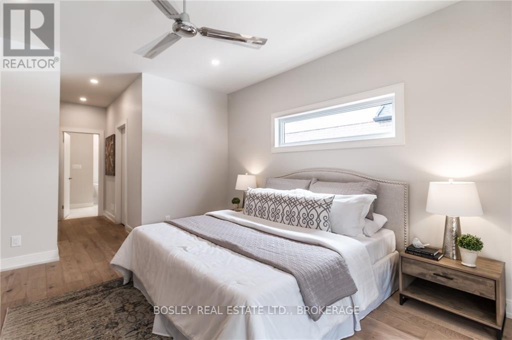 6168 Curlin Crescent, Niagara Falls (Forestview), ON - Indoor Photo Showing Bedroom