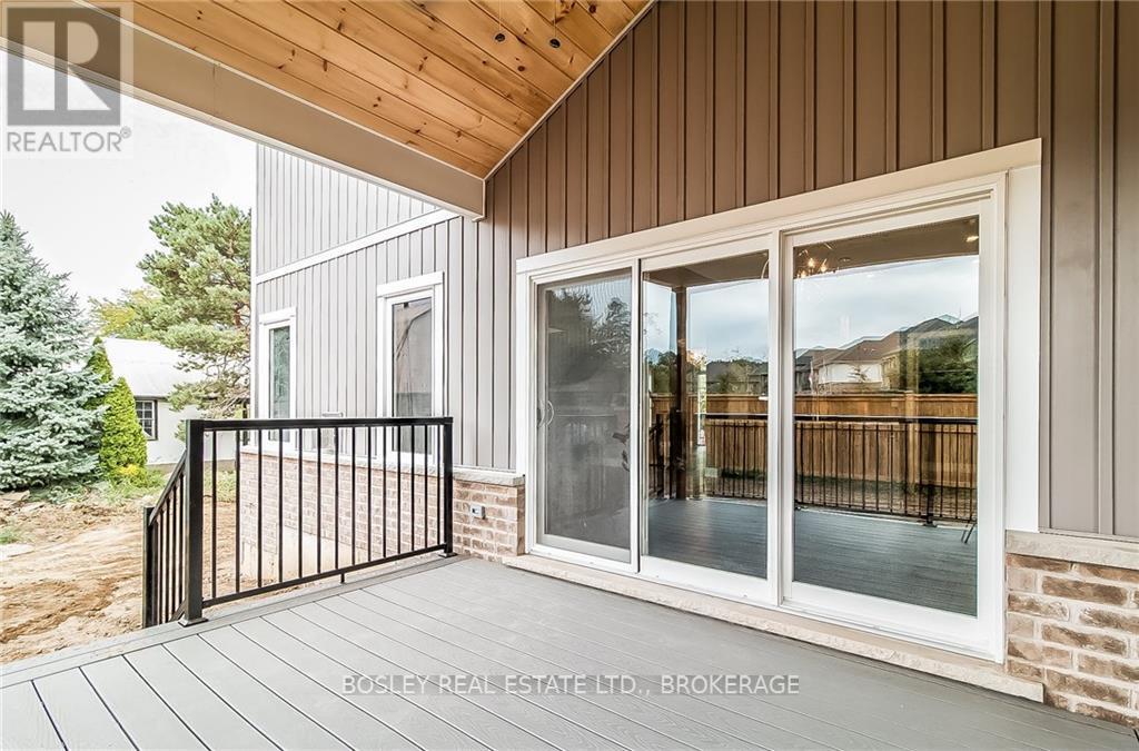 Covered deck - 6168 Curlin Crescent, Niagara Falls (Forestview), ON - Outdoor With Deck Patio Veranda With Exterior