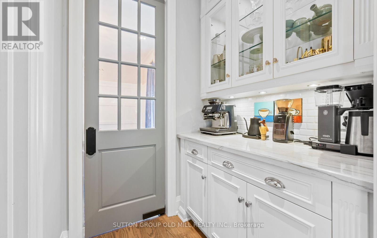 8 Cumberland Drive, Mississauga, ON - Indoor Photo Showing Other Room