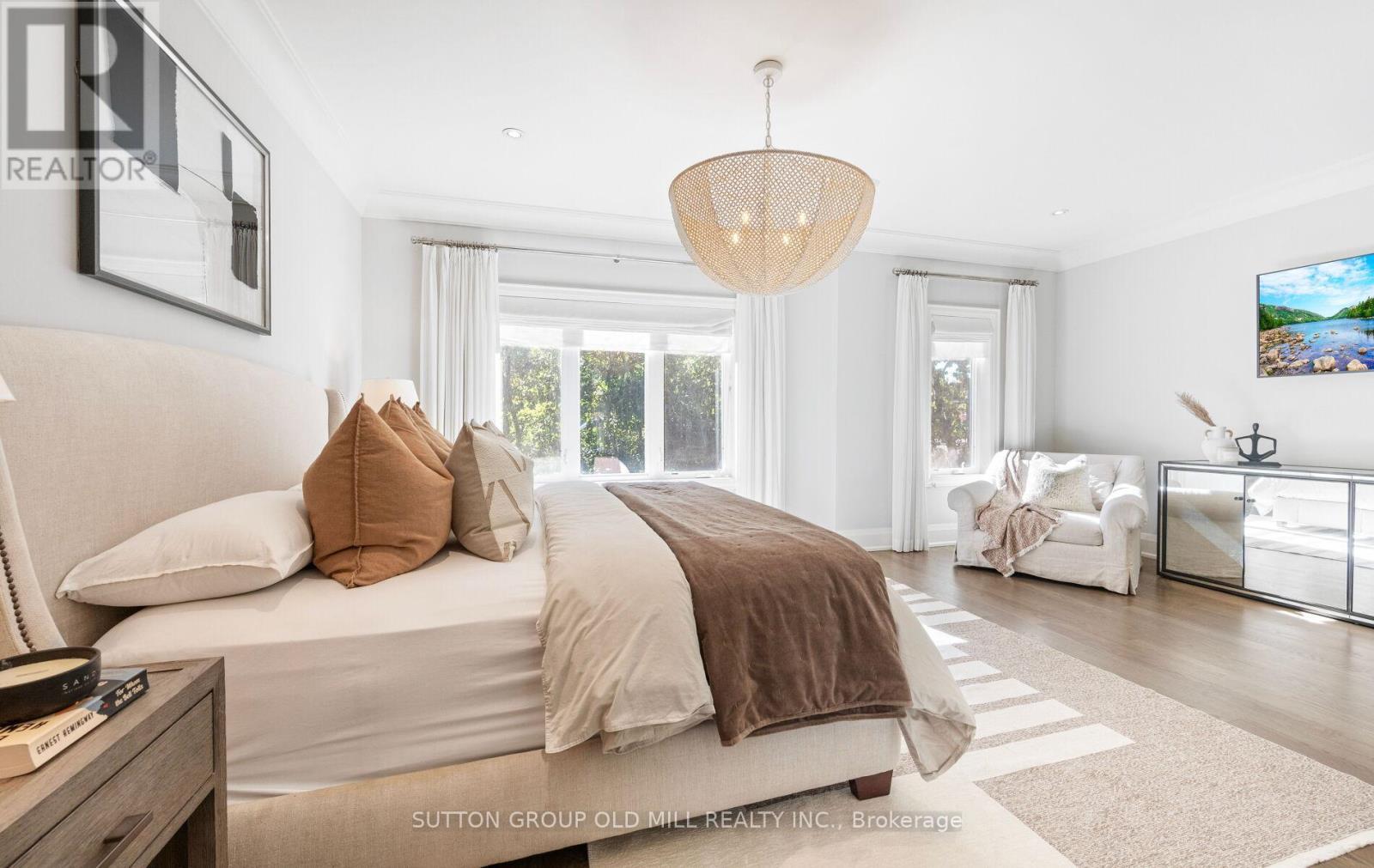 8 Cumberland Drive, Mississauga, ON - Indoor Photo Showing Bedroom