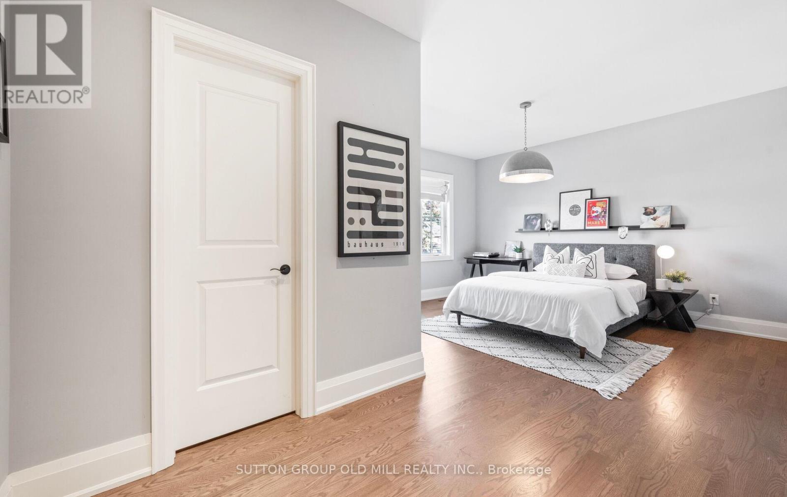 8 Cumberland Drive, Mississauga, ON - Indoor Photo Showing Bedroom