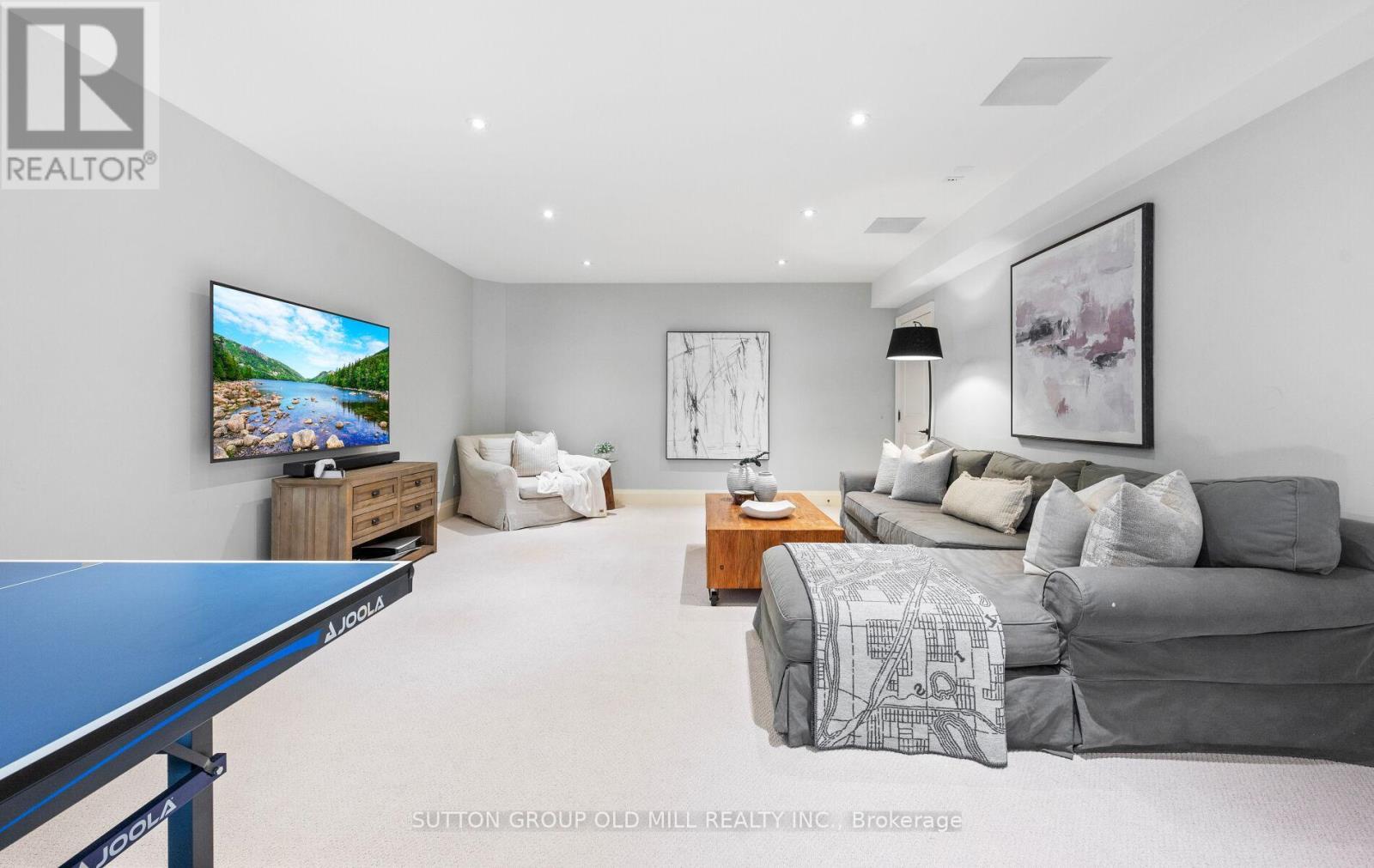 8 Cumberland Drive, Mississauga, ON - Indoor Photo Showing Bedroom