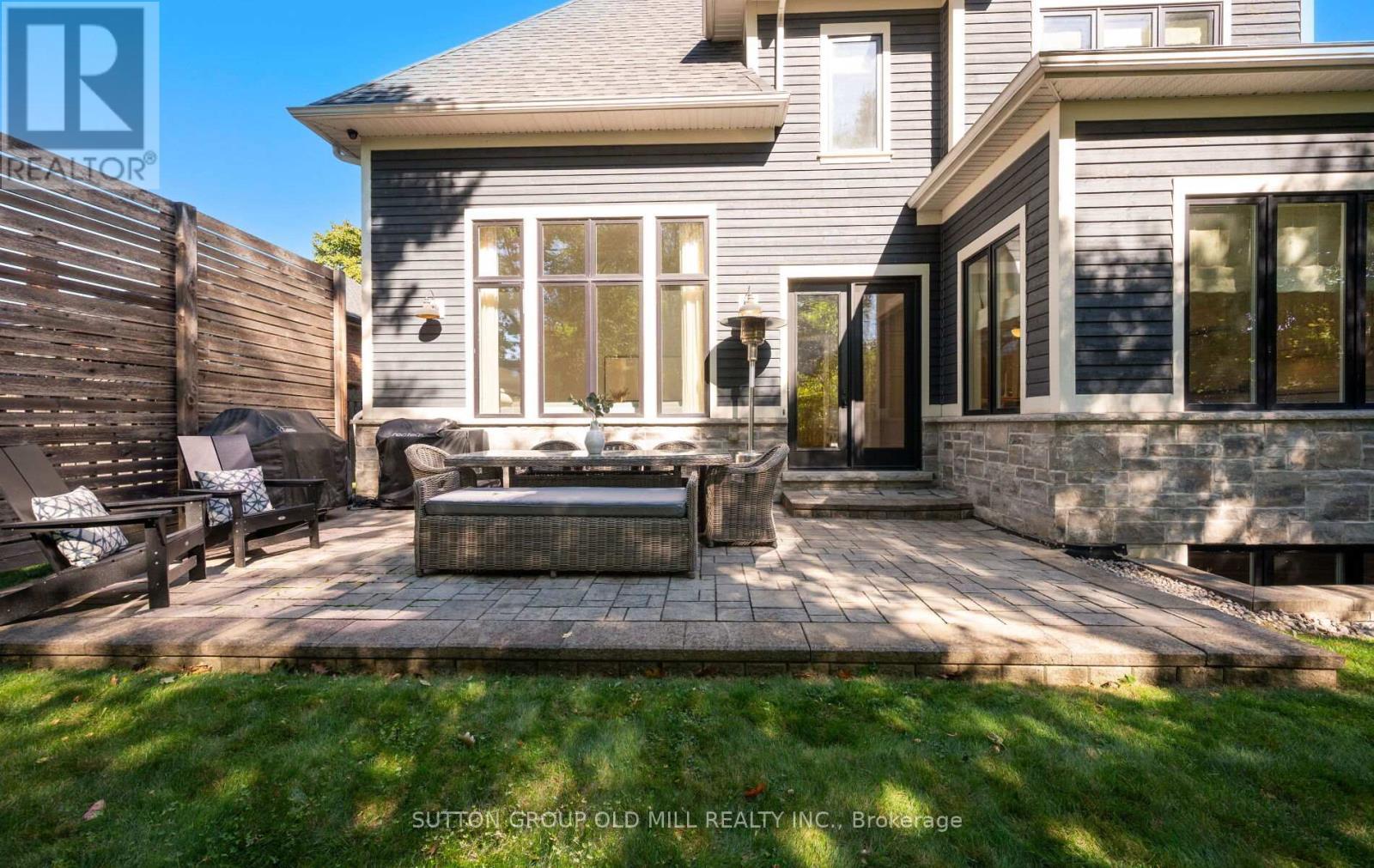 8 Cumberland Drive, Mississauga, ON - Outdoor