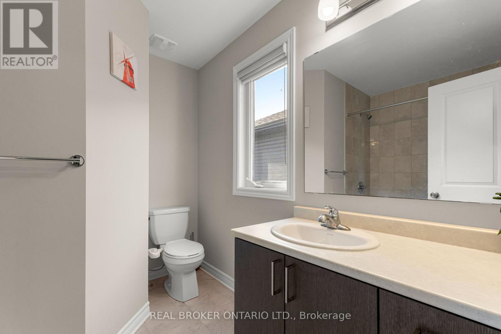 28 Sopwith Private, Ottawa, ON - Indoor Photo Showing Bathroom