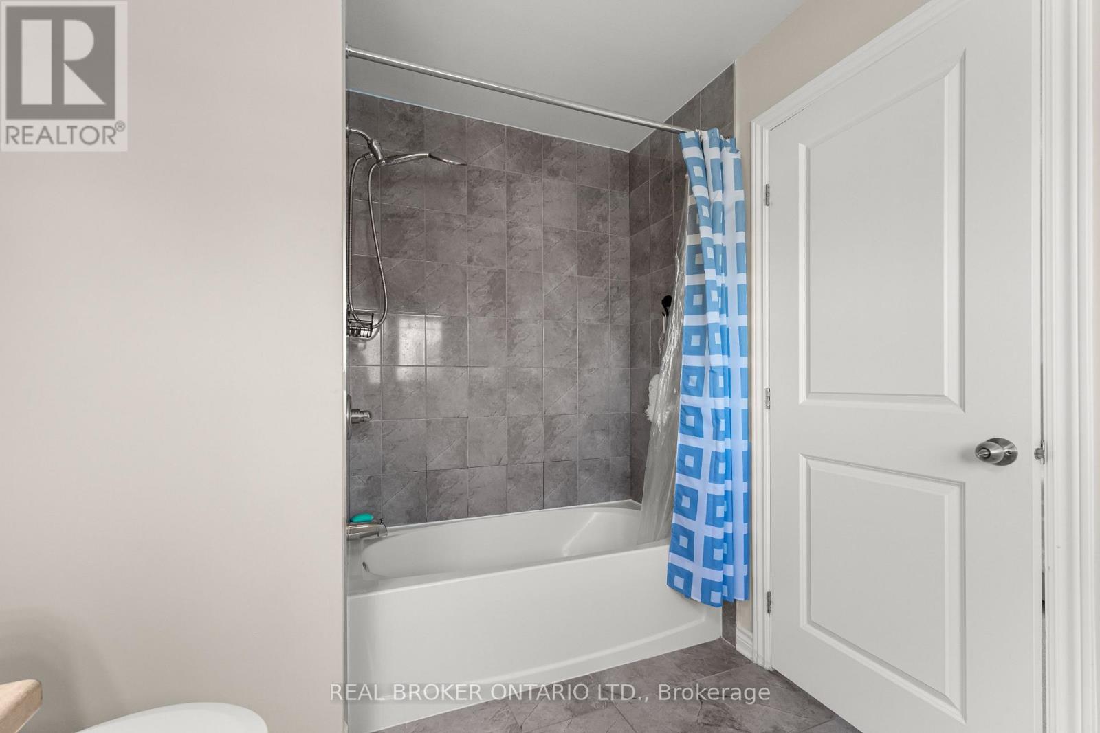 28 Sopwith Private, Ottawa, ON - Indoor Photo Showing Bathroom