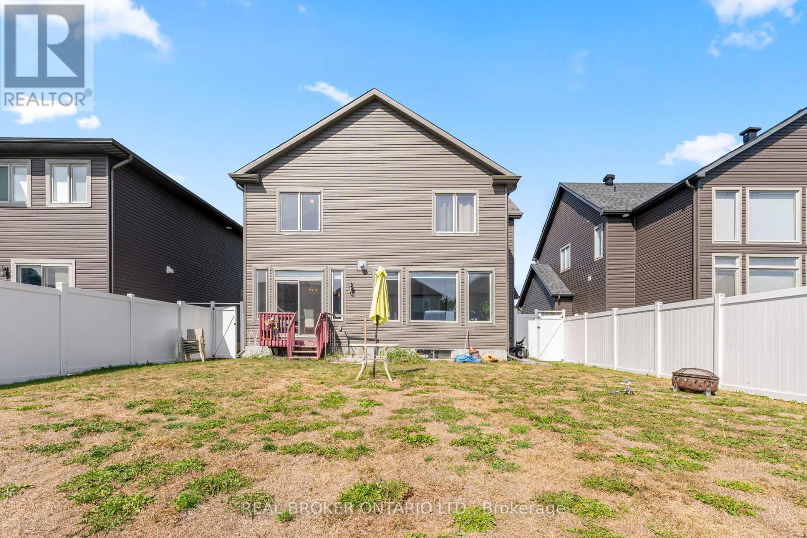 28 Sopwith Private, Ottawa, ON - Outdoor