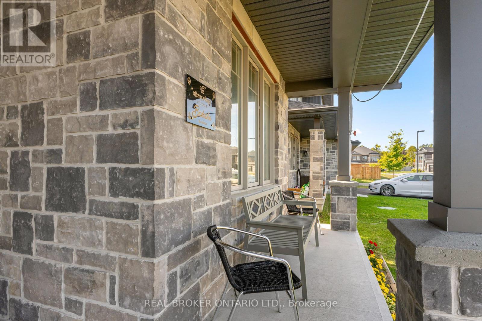 28 Sopwith Private, Ottawa, ON - Outdoor