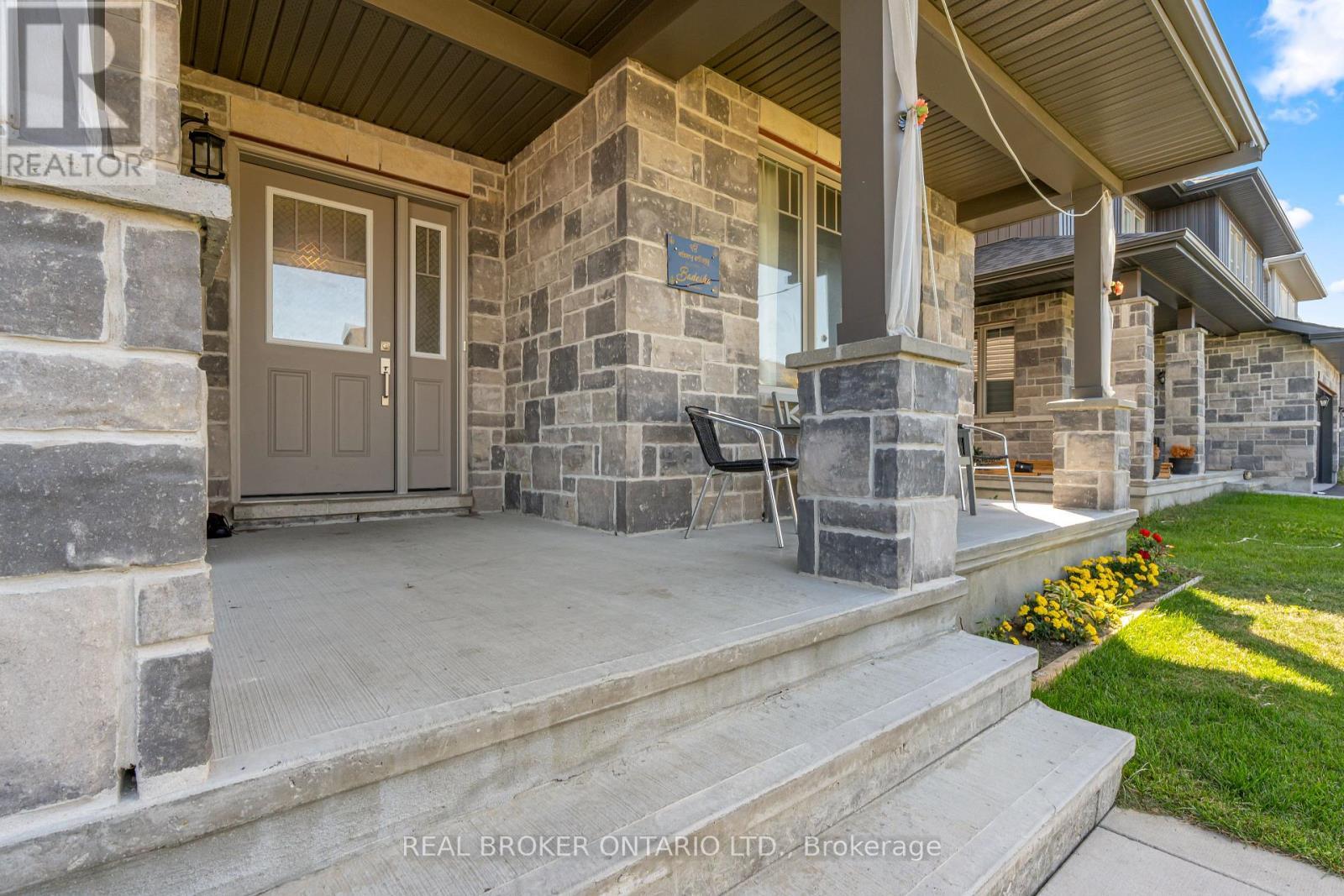 28 Sopwith Private, Ottawa, ON - Outdoor