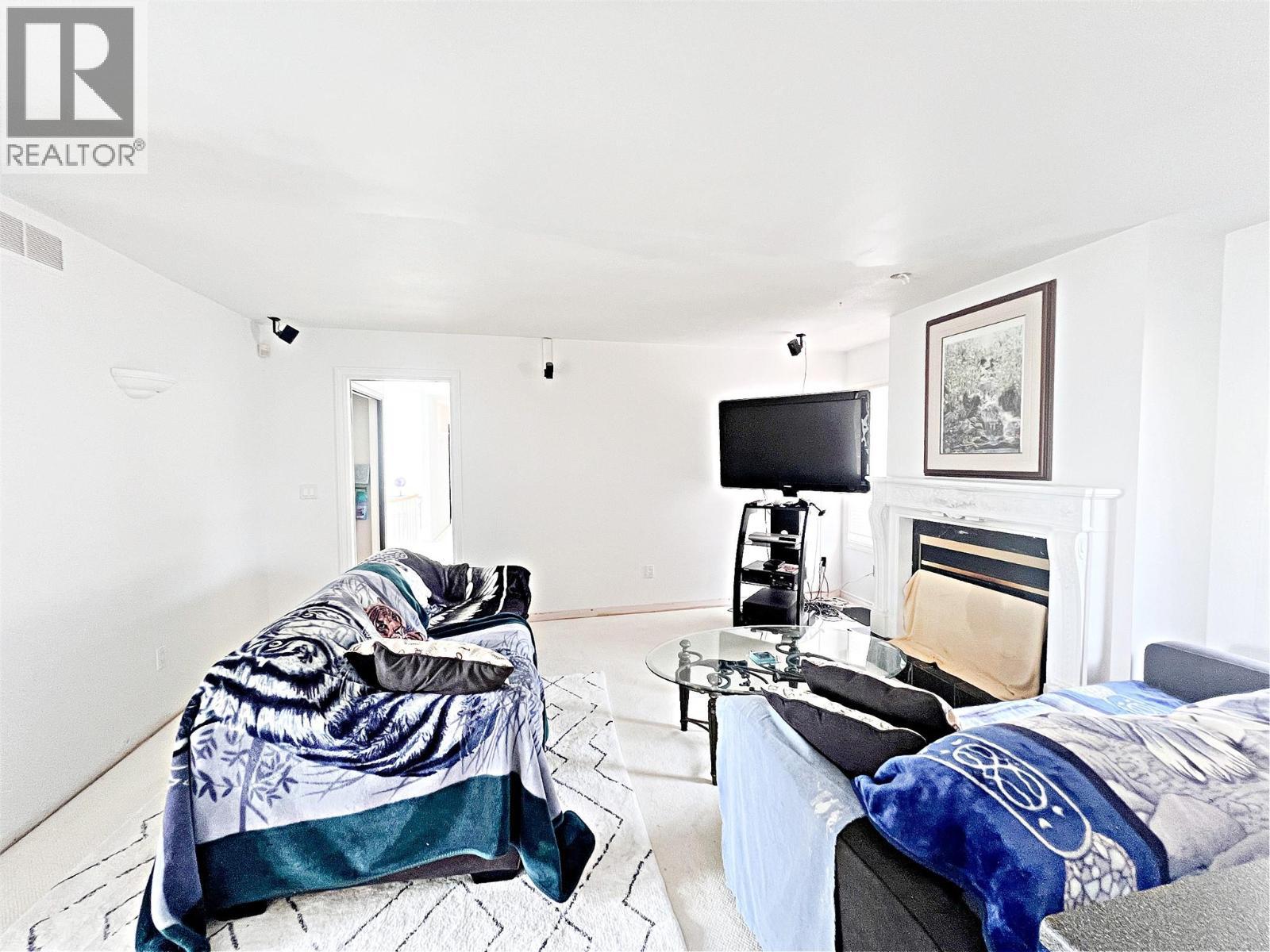 5621 Harrington Court, Peachland, BC - Indoor