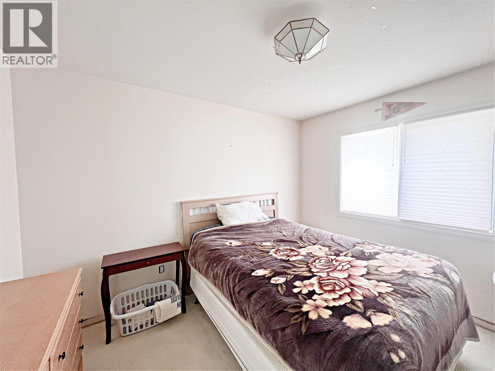 5621 Harrington Court, Peachland, BC - Indoor Photo Showing Bedroom