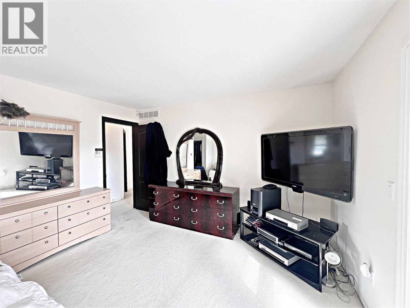 5621 Harrington Court, Peachland, BC - Indoor