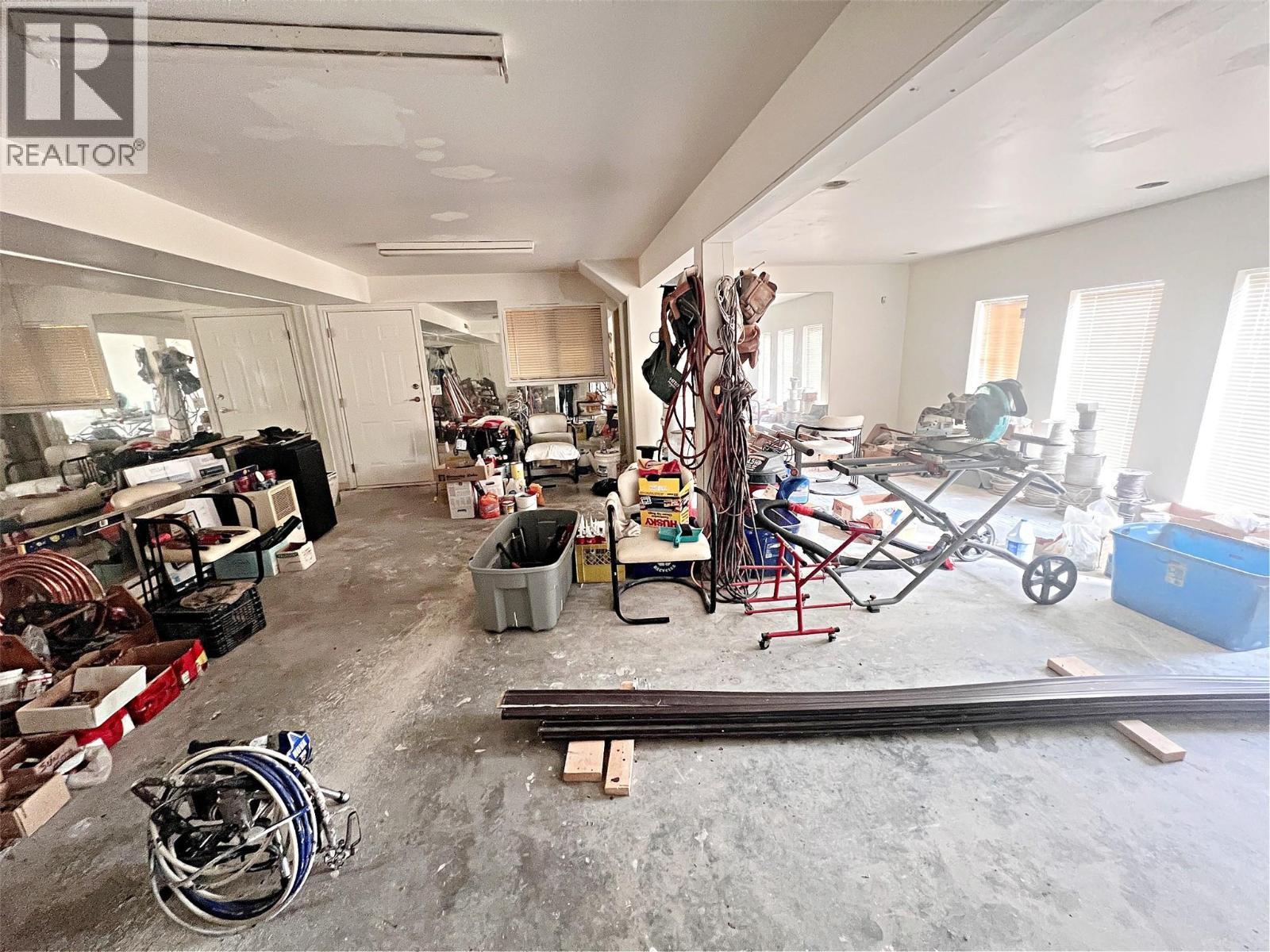 5621 Harrington Court, Peachland, BC - Indoor