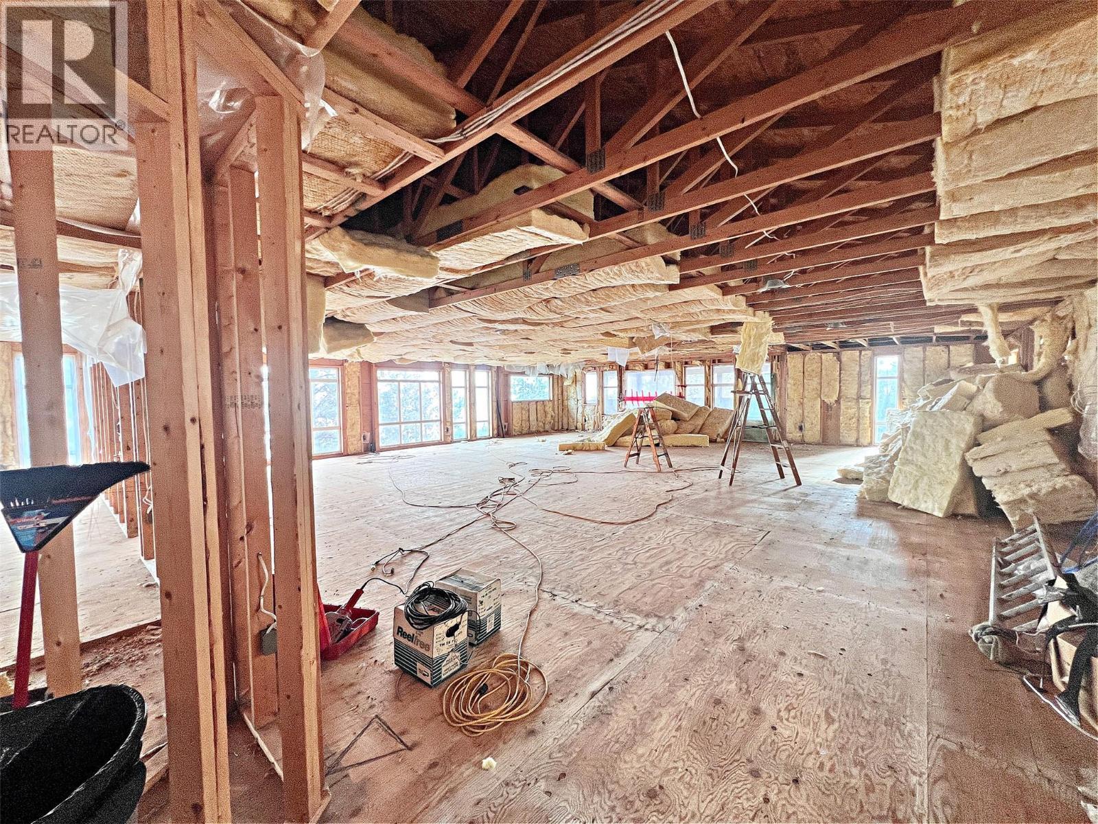 5621 Harrington Court, Peachland, BC - Indoor