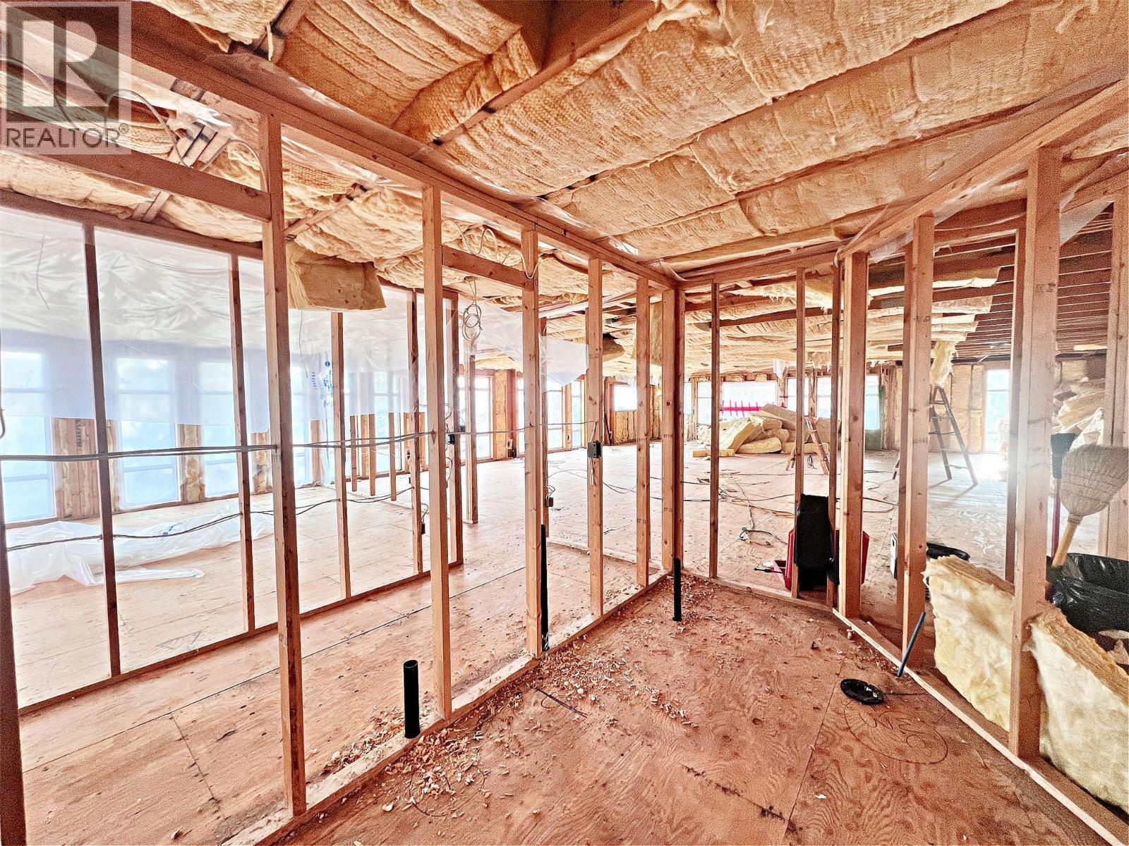 5621 Harrington Court, Peachland, BC - Indoor Photo Showing Other Room