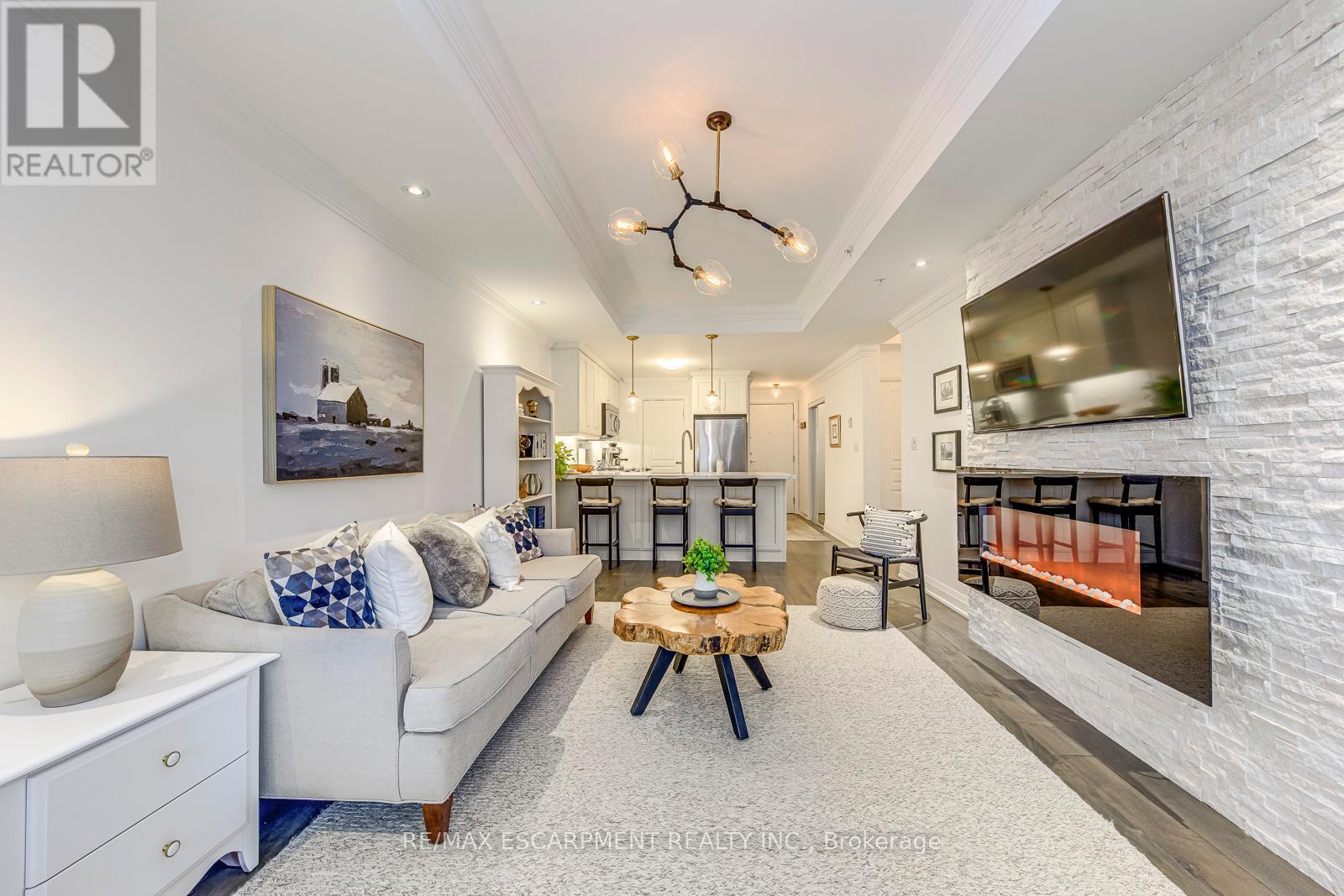 401 - 70 Stewart Street, Oakville, ON - Indoor Photo Showing Living Room With Fireplace
