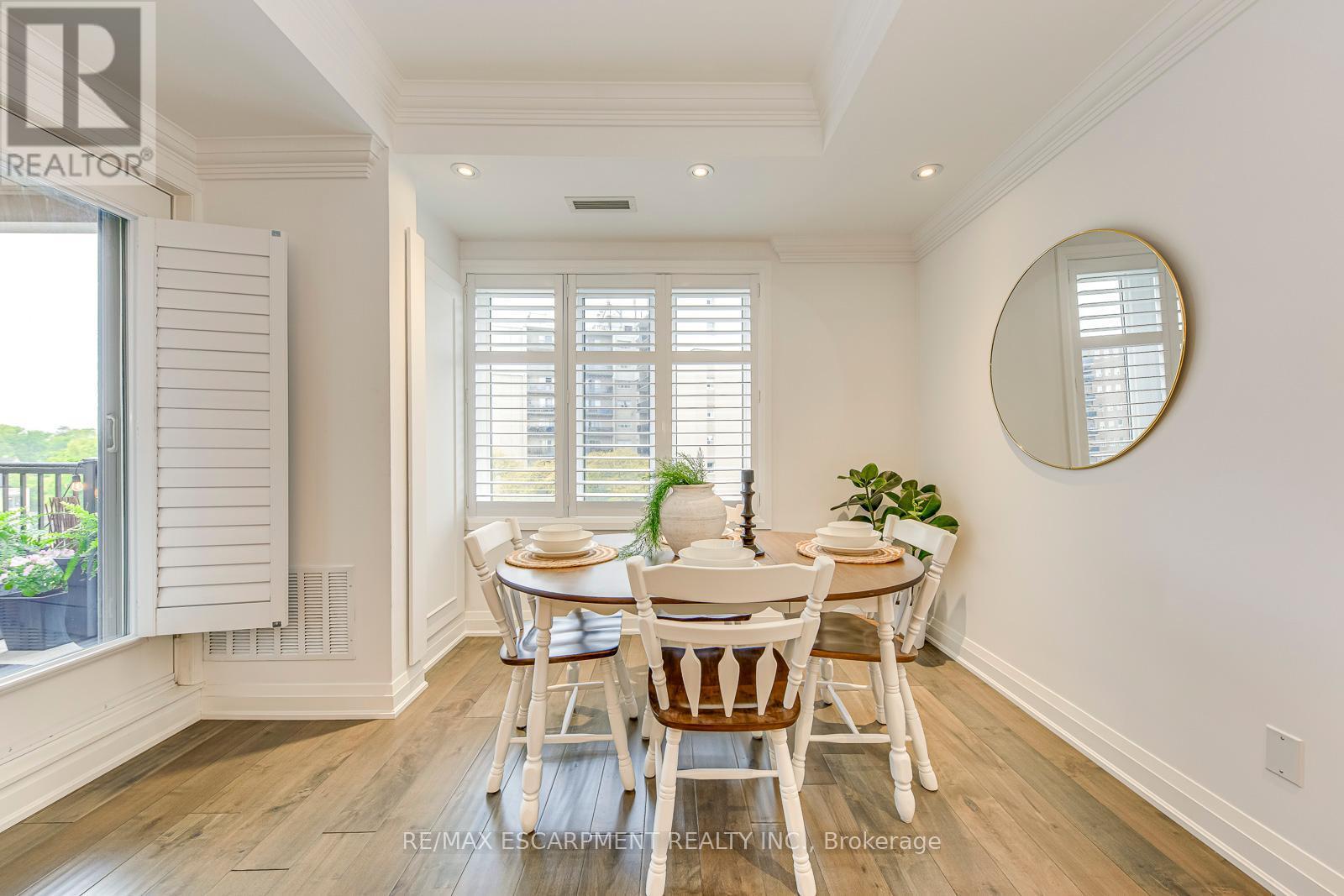 401 - 70 Stewart Street, Oakville, ON - Indoor Photo Showing Dining Room