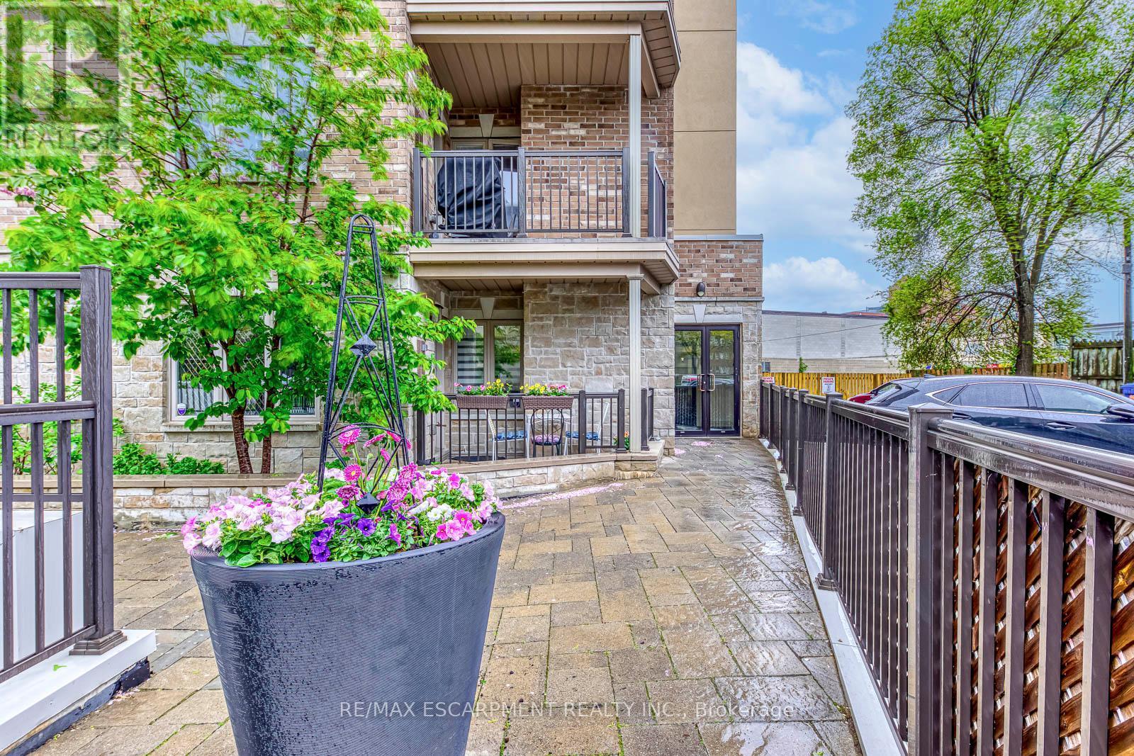 401 - 70 Stewart Street, Oakville, ON - Outdoor With Balcony With Deck Patio Veranda