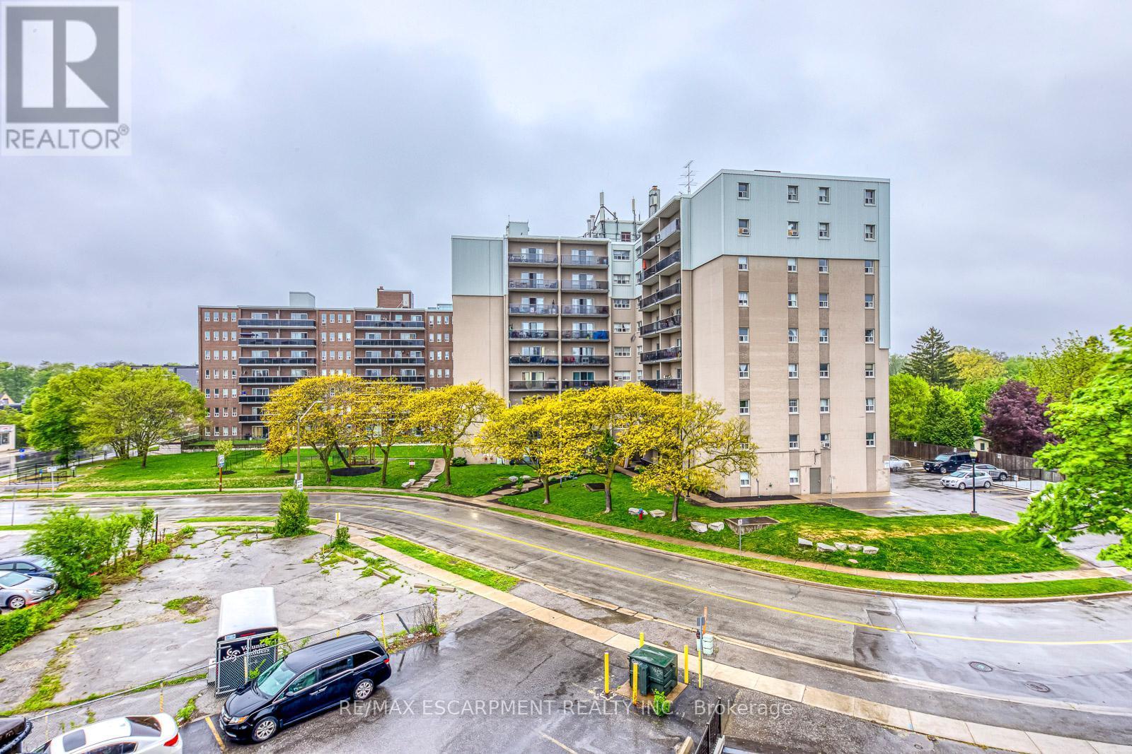 401 - 70 Stewart Street, Oakville, ON - Outdoor