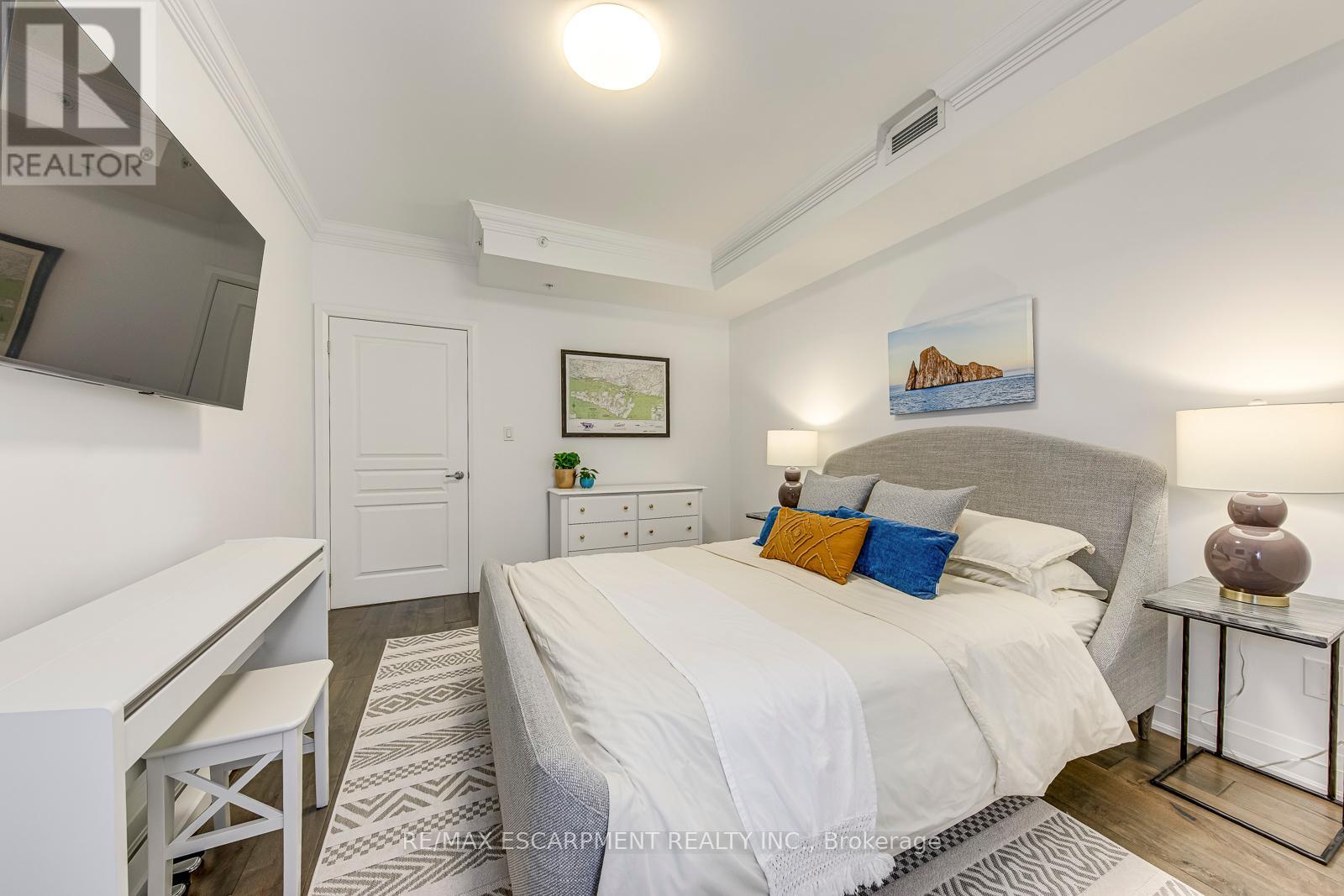 401 - 70 Stewart Street, Oakville, ON - Indoor Photo Showing Bedroom