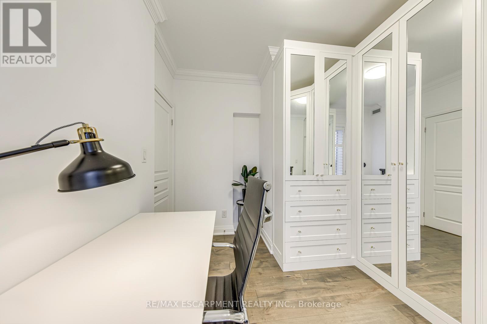 401 - 70 Stewart Street, Oakville, ON - Indoor