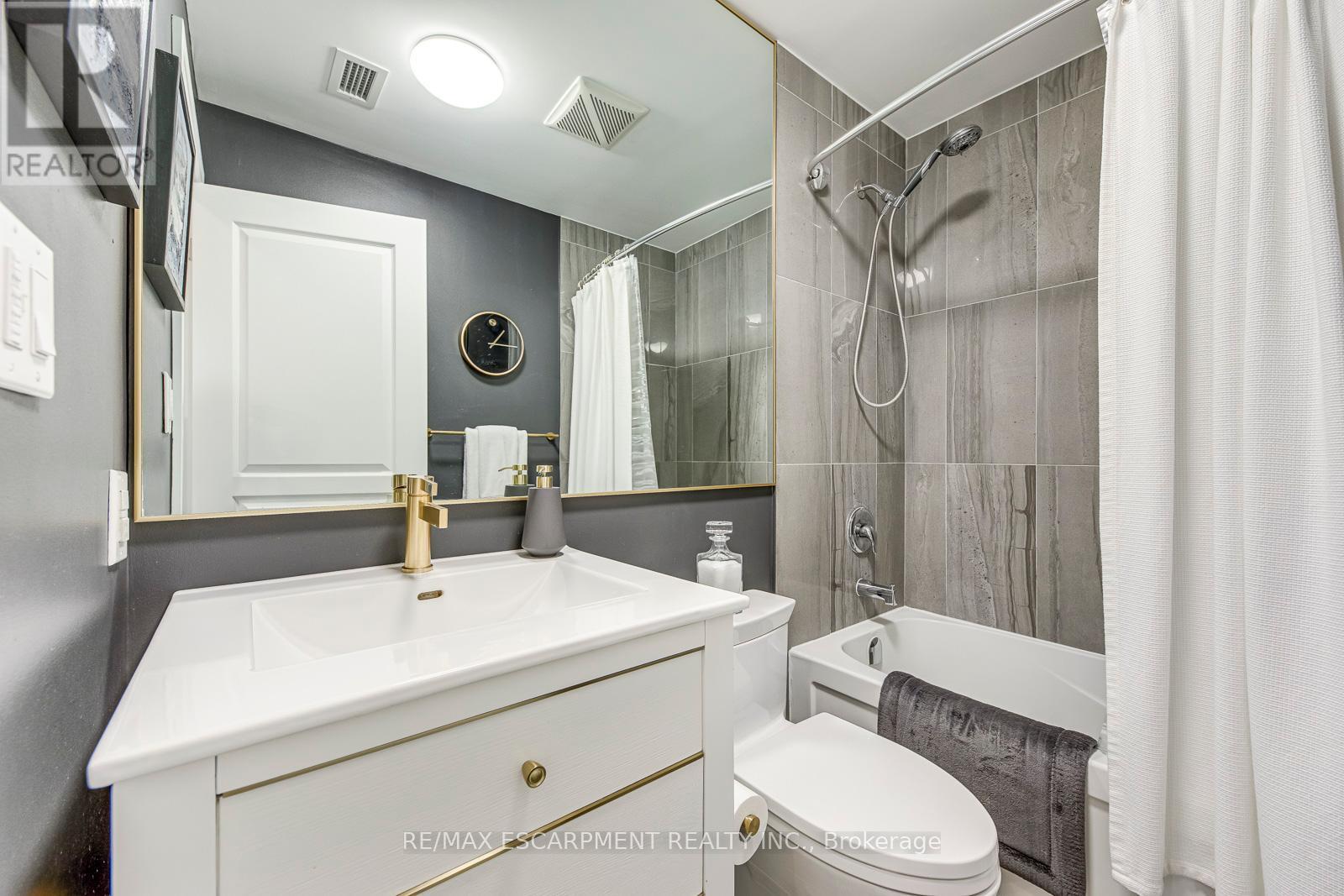 401 - 70 Stewart Street, Oakville, ON - Indoor Photo Showing Bathroom