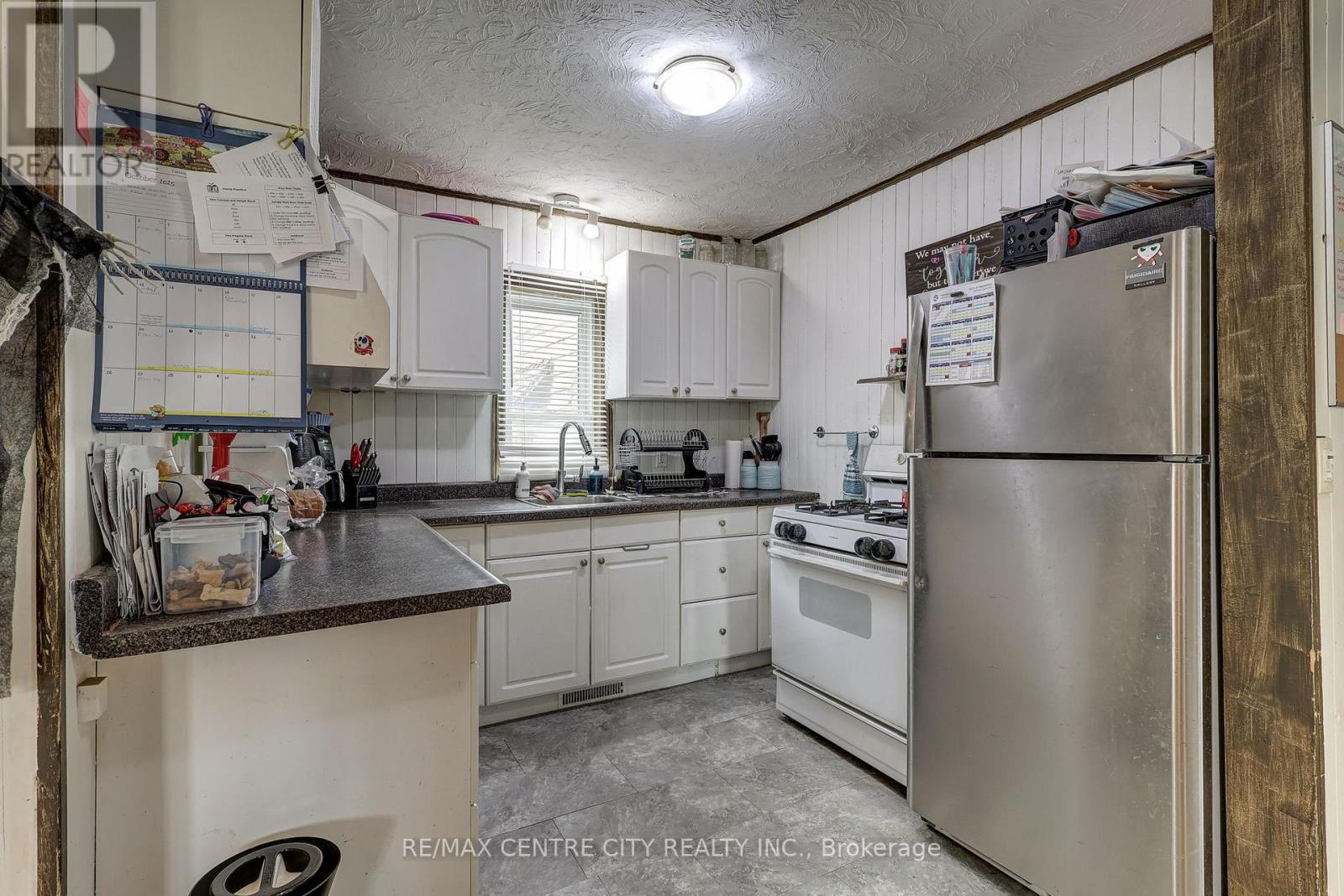 270 Ross Street, St. Thomas, ON - Indoor Photo Showing Kitchen With Double Sink