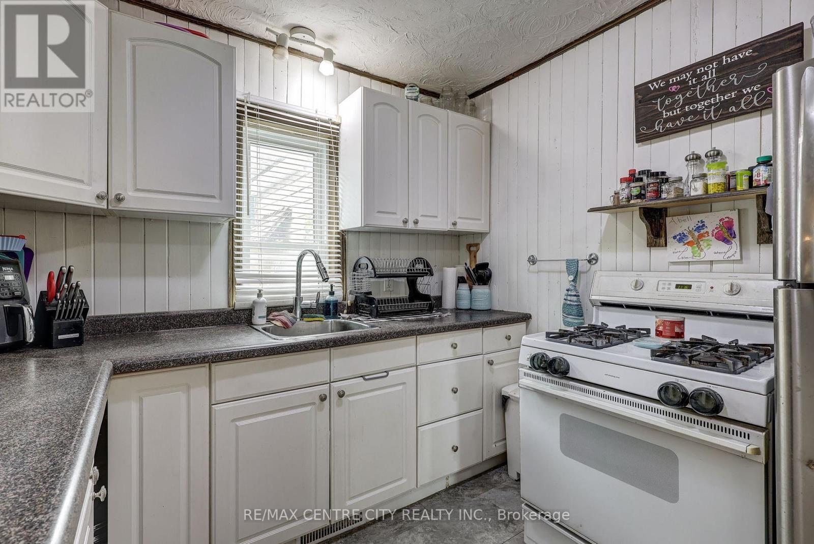 270 Ross Street, St. Thomas, ON - Indoor Photo Showing Kitchen