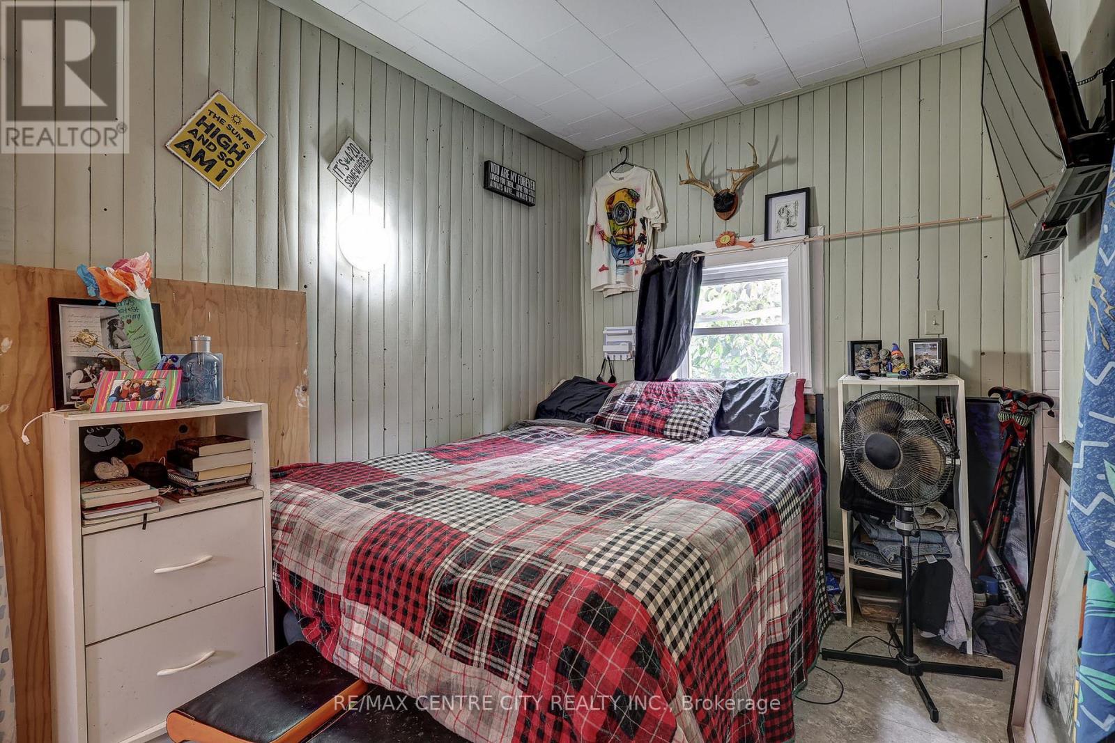 270 Ross Street, St. Thomas, ON - Indoor Photo Showing Bedroom