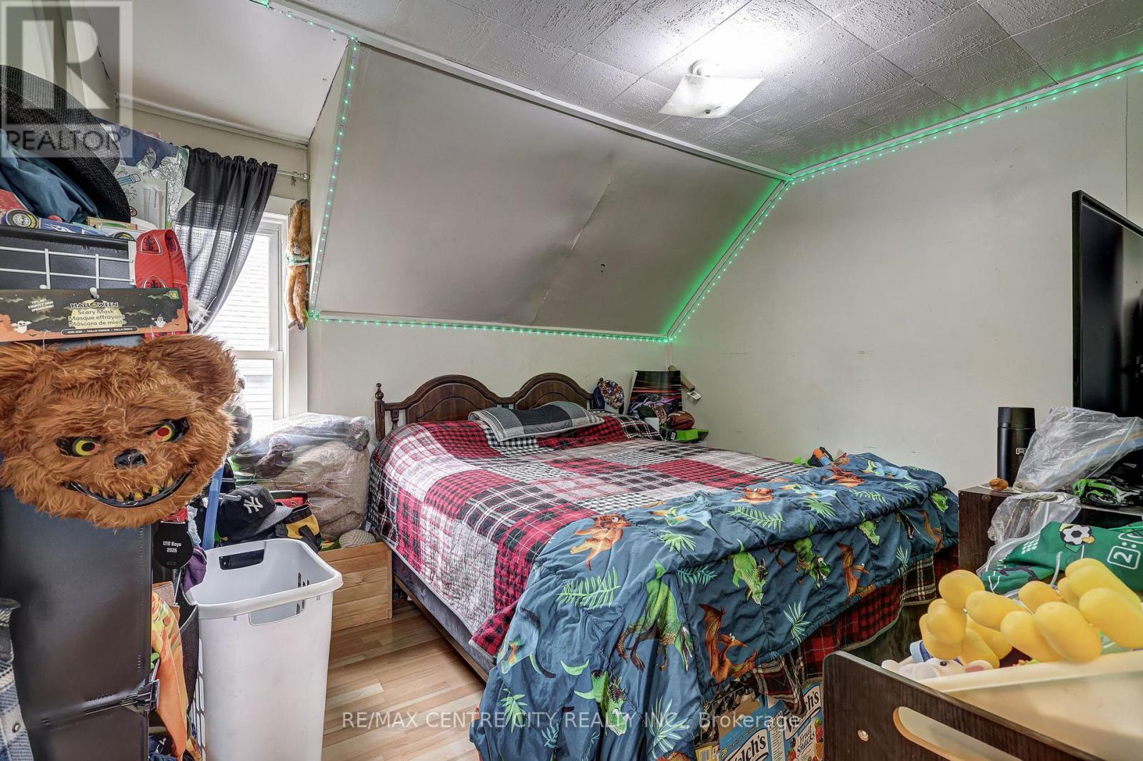 270 Ross Street, St. Thomas, ON - Indoor Photo Showing Bedroom