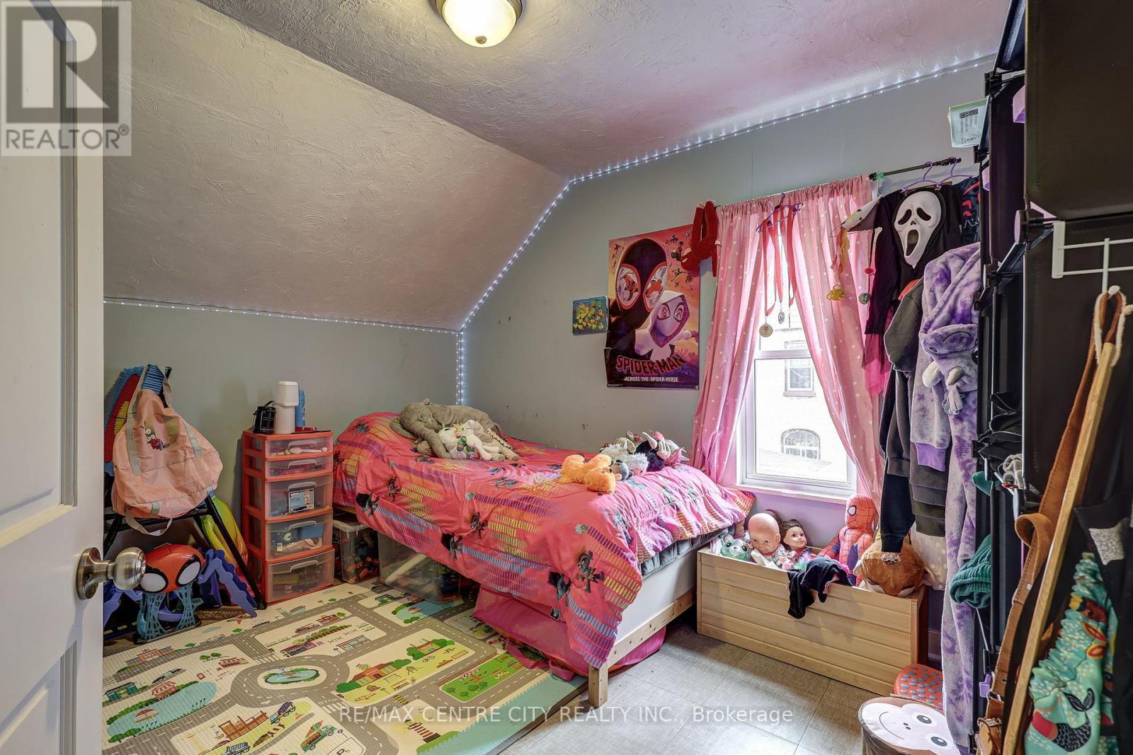 270 Ross Street, St. Thomas, ON - Indoor Photo Showing Bedroom