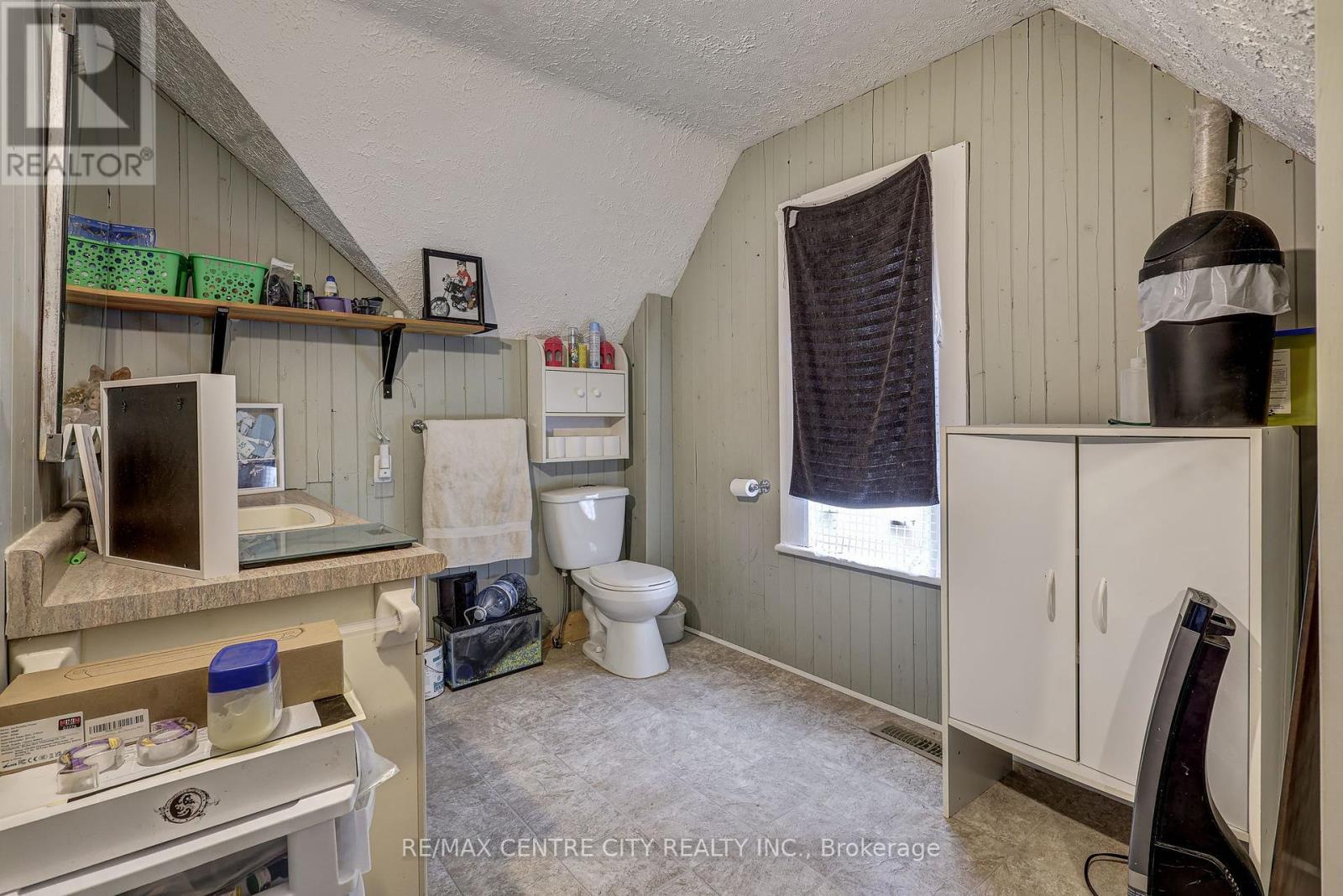 270 Ross Street, St. Thomas, ON - Indoor