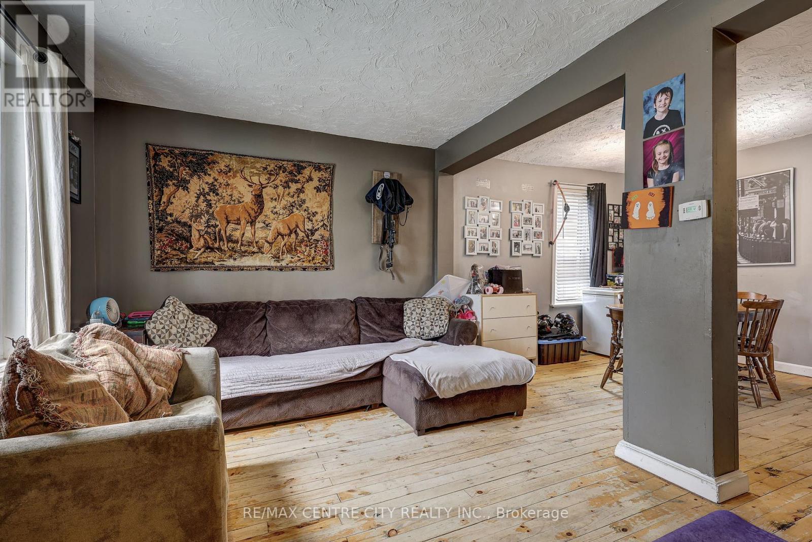 270 Ross Street, St. Thomas, ON - Indoor Photo Showing Living Room