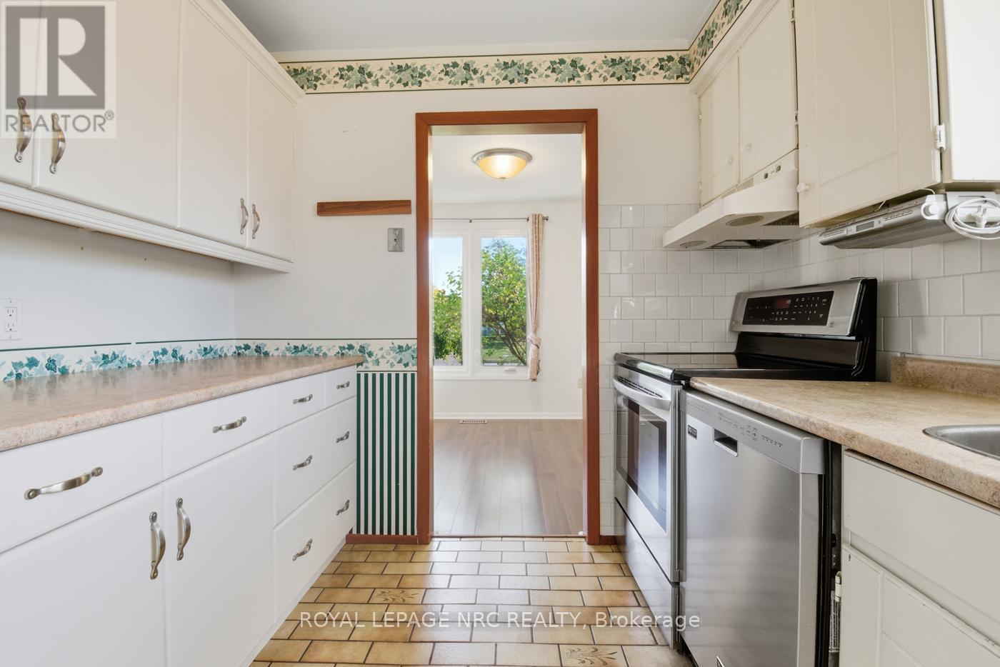 69 Elmvale Crescent, Port Colborne (Main Street), ON - Indoor Photo Showing Kitchen
