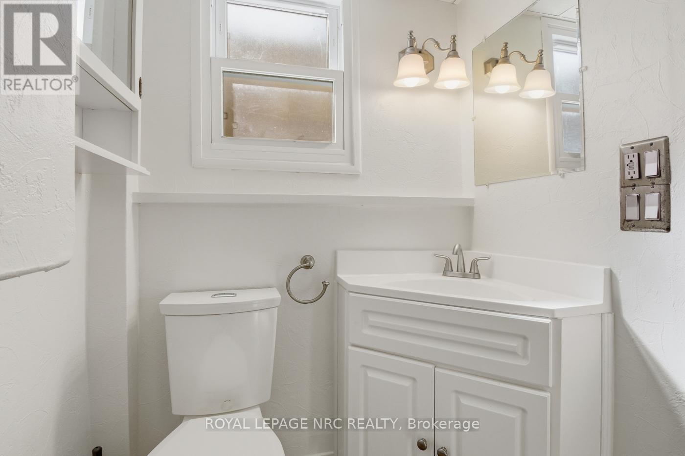 69 Elmvale Crescent, Port Colborne (Main Street), ON - Indoor Photo Showing Bathroom