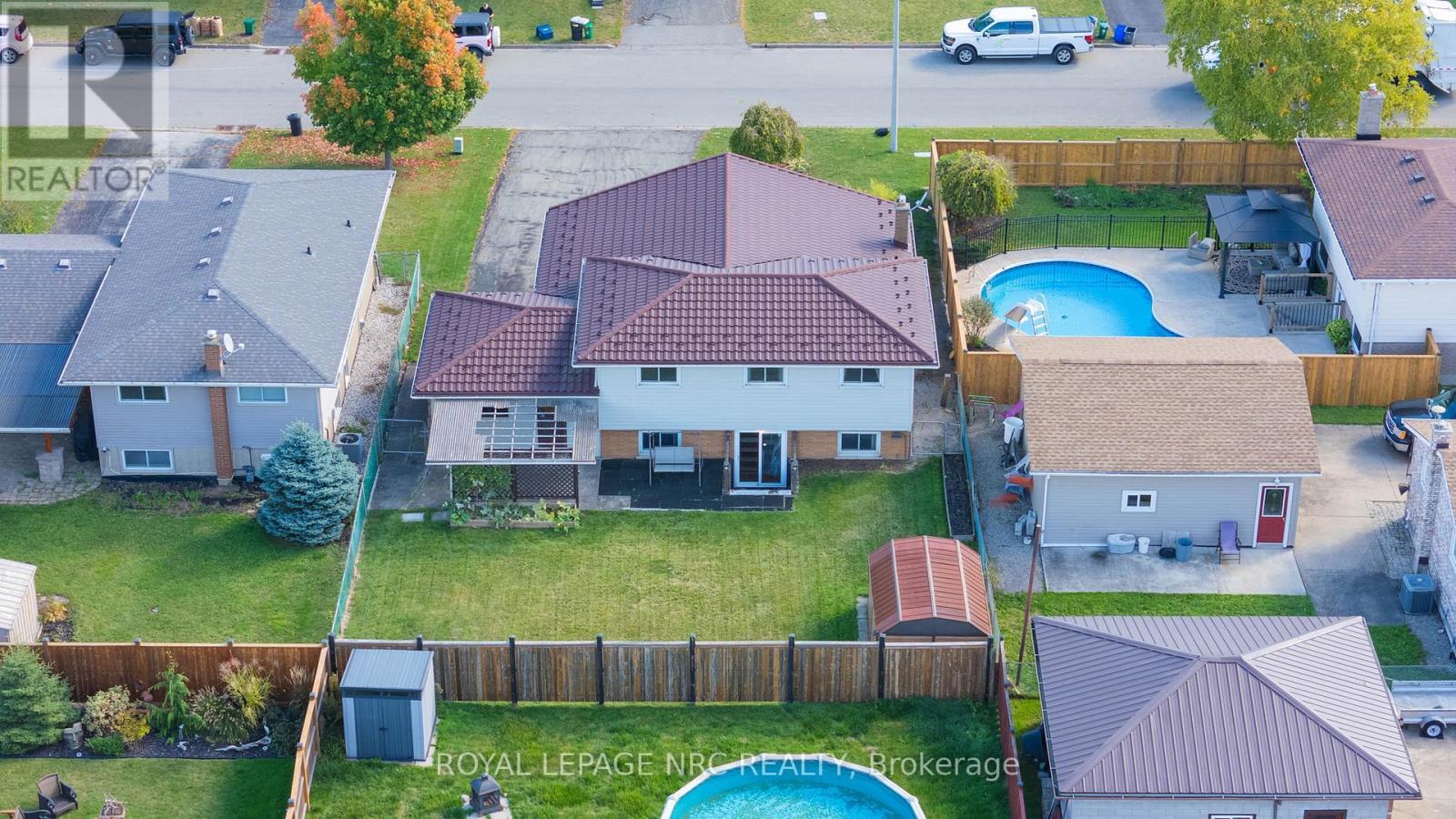 69 Elmvale Crescent, Port Colborne (Main Street), ON - Outdoor With Above Ground Pool
