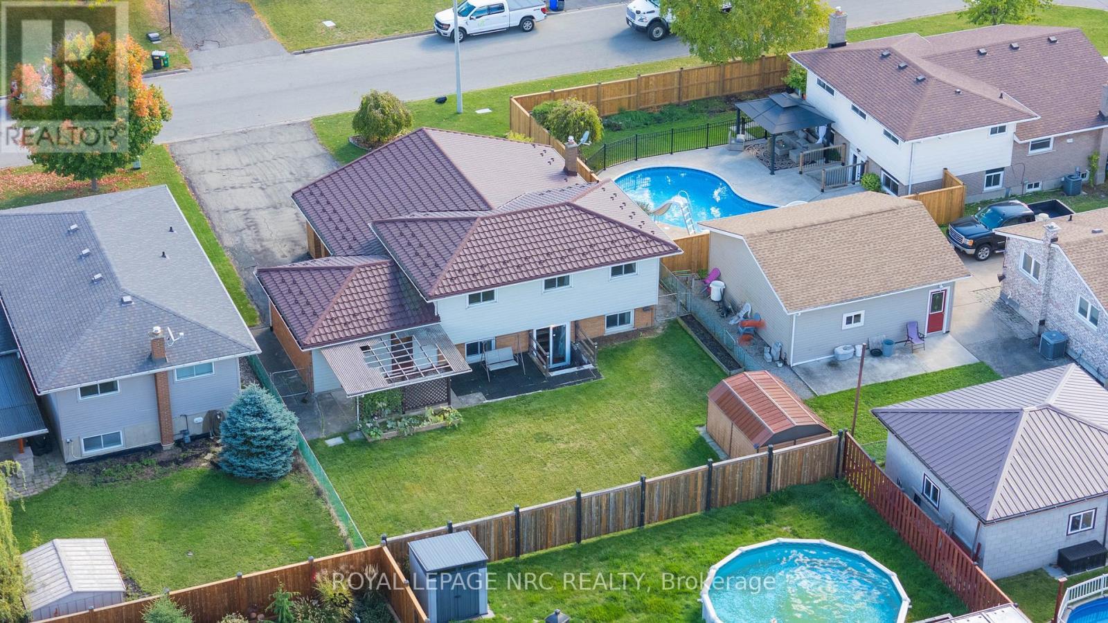 69 Elmvale Crescent, Port Colborne (Main Street), ON - Outdoor With Above Ground Pool