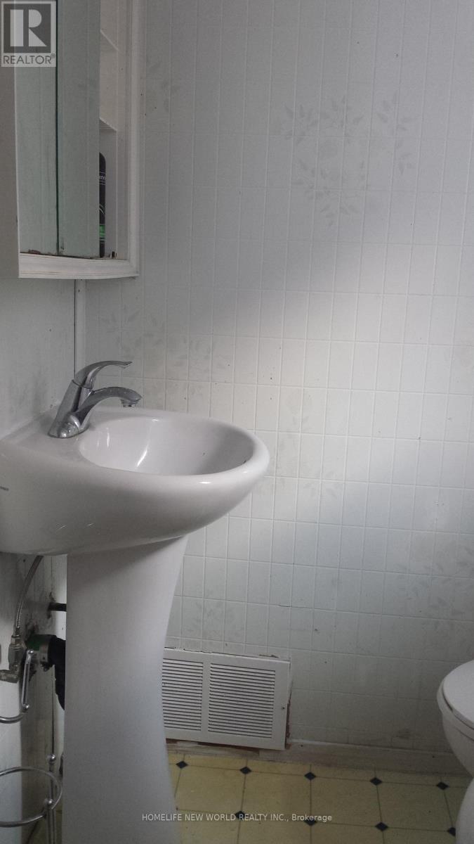 50 Brock Street E, Oshawa, ON - Indoor Photo Showing Bathroom