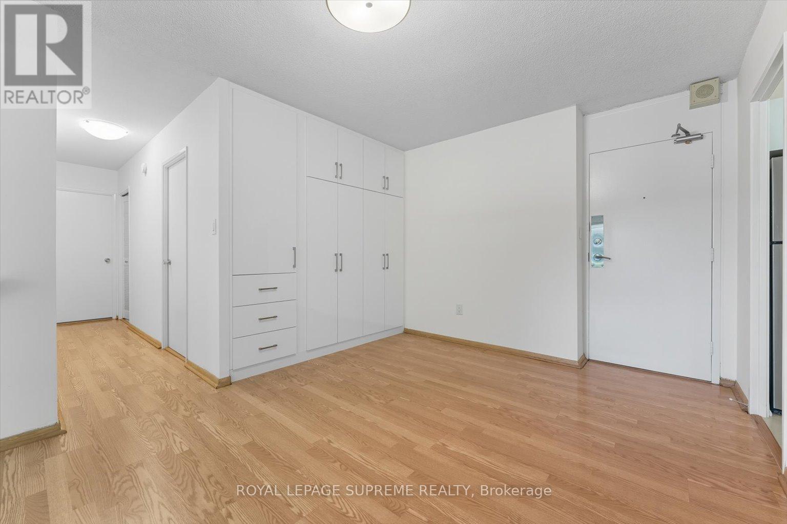 New Custom Cabinetry - 107 - 270 Scarlett Road, Toronto, ON - Indoor Photo Showing Other Room