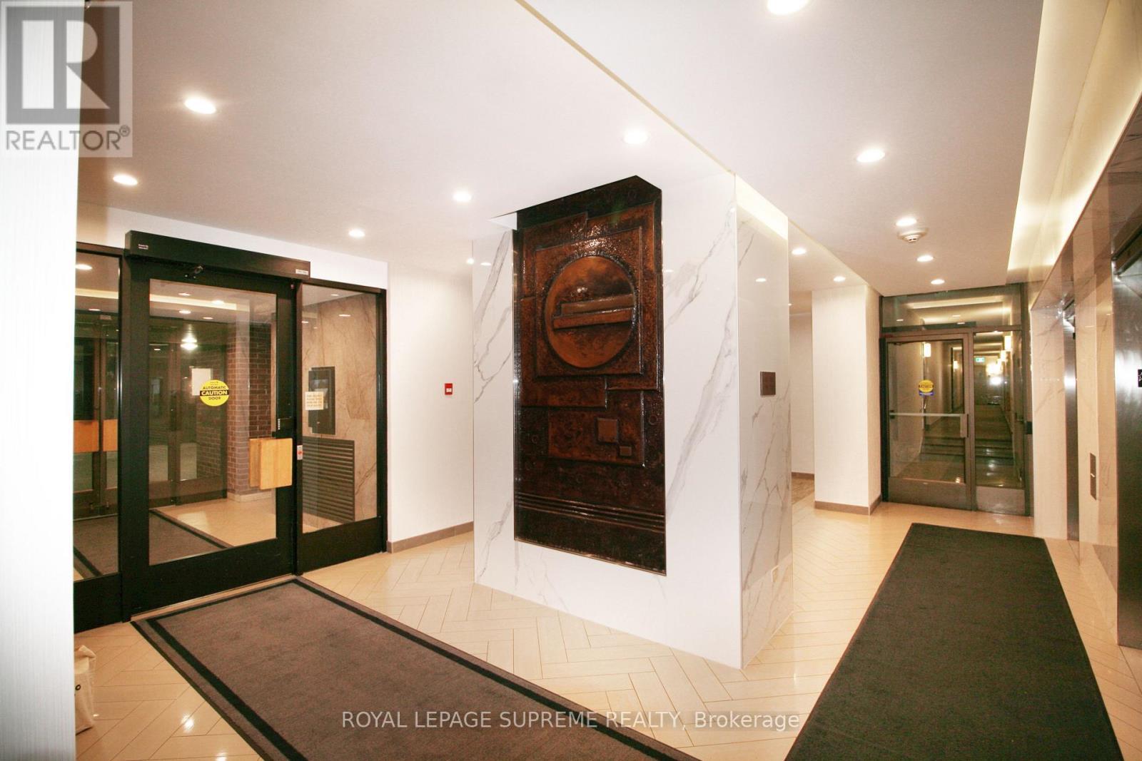 Newly Renovated Foyer - 107 - 270 Scarlett Road, Toronto, ON - Indoor Photo Showing Other Room