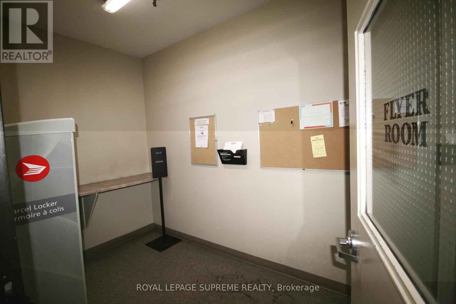 Flyer Room - 107 - 270 Scarlett Road, Toronto, ON - Indoor