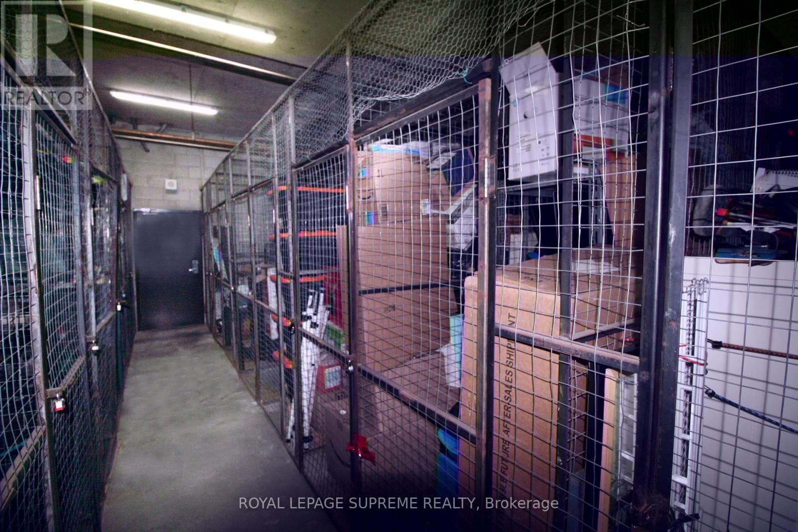 Locker Room - 107 - 270 Scarlett Road, Toronto, ON - Indoor With Storage