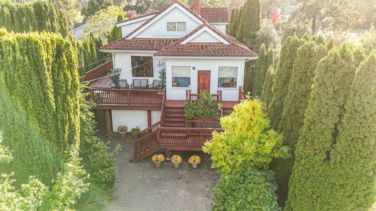 1295 Santa Rosa Ave, Saanich, BC