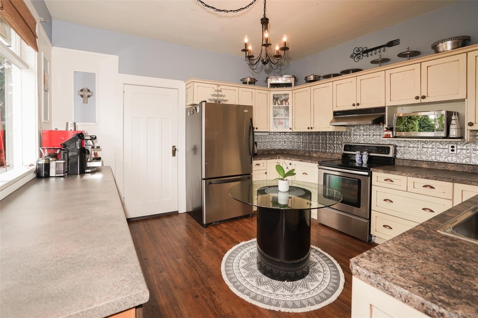 1295 Santa Rosa Ave, Saanich, BC