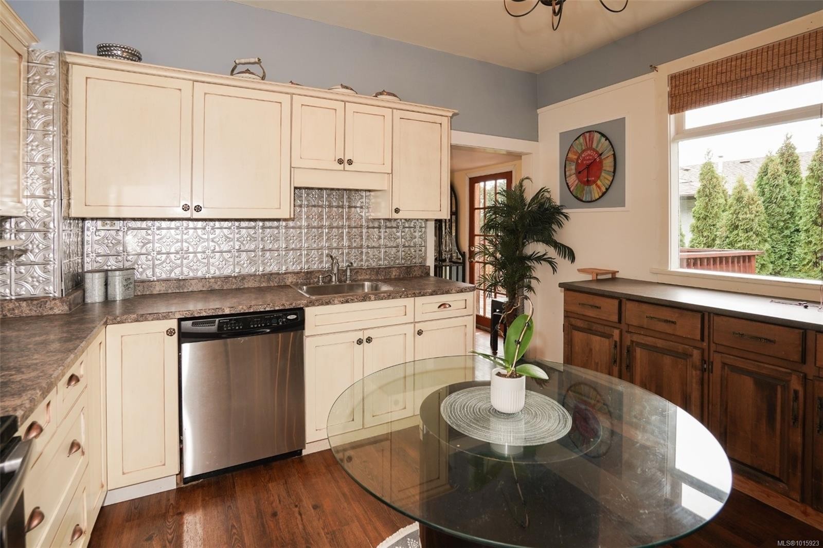 1295 Santa Rosa Ave, Saanich, BC